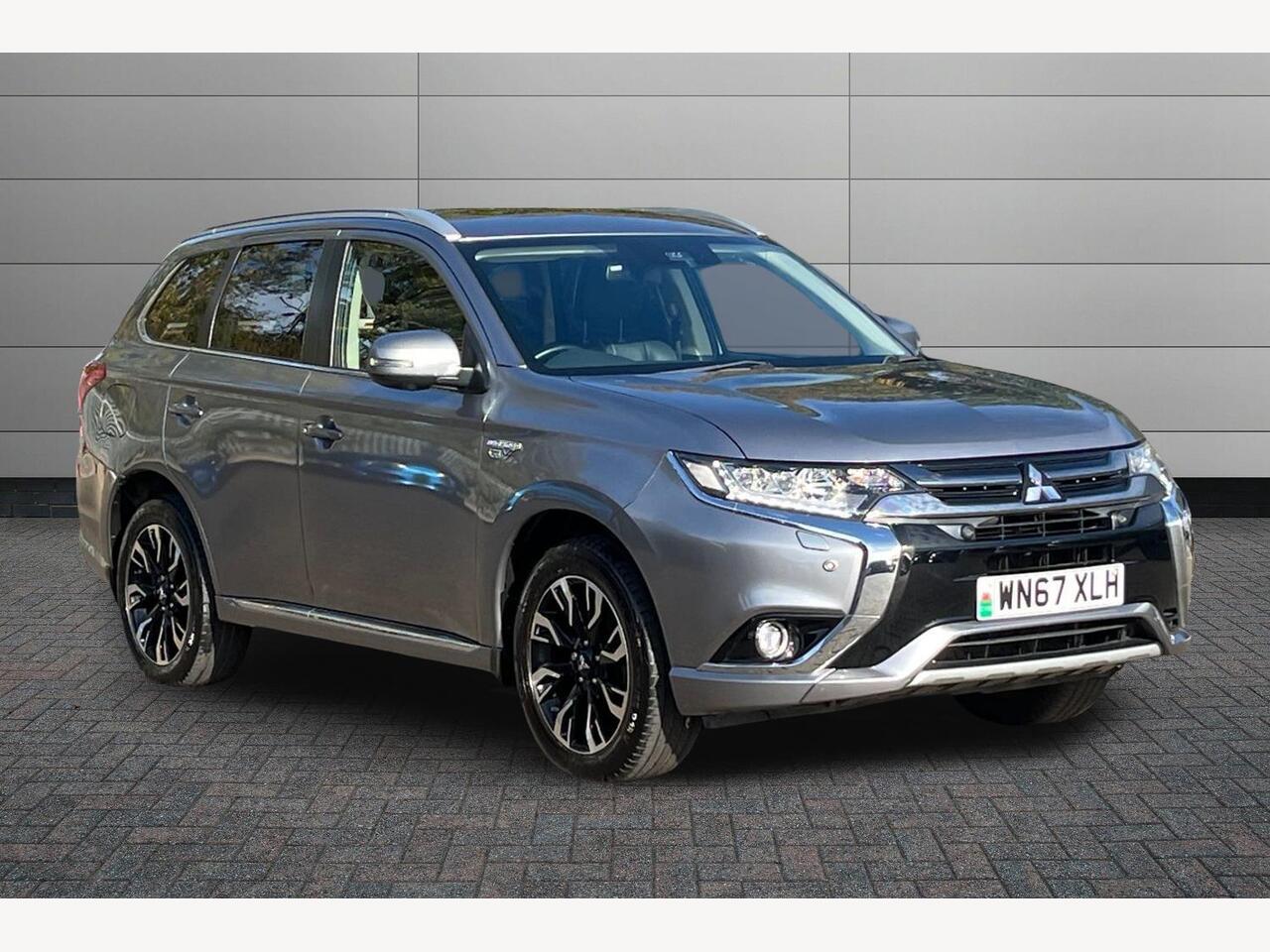 Main listing image - Mitsubishi Outlander
