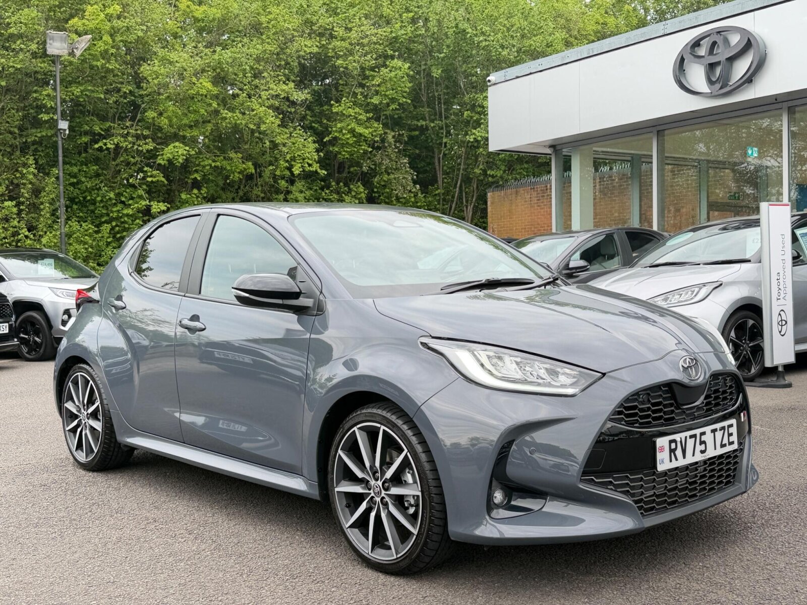 Main listing image - Toyota Yaris