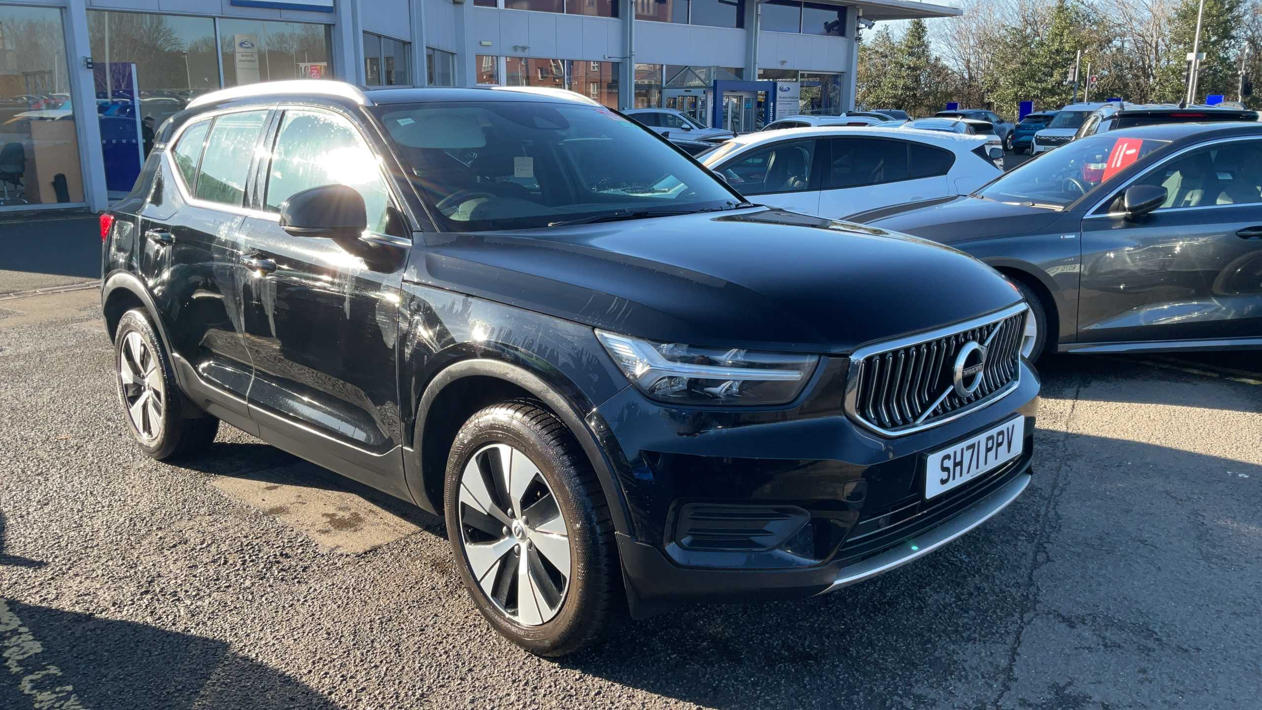 Main listing image - Volvo XC40 Recharge