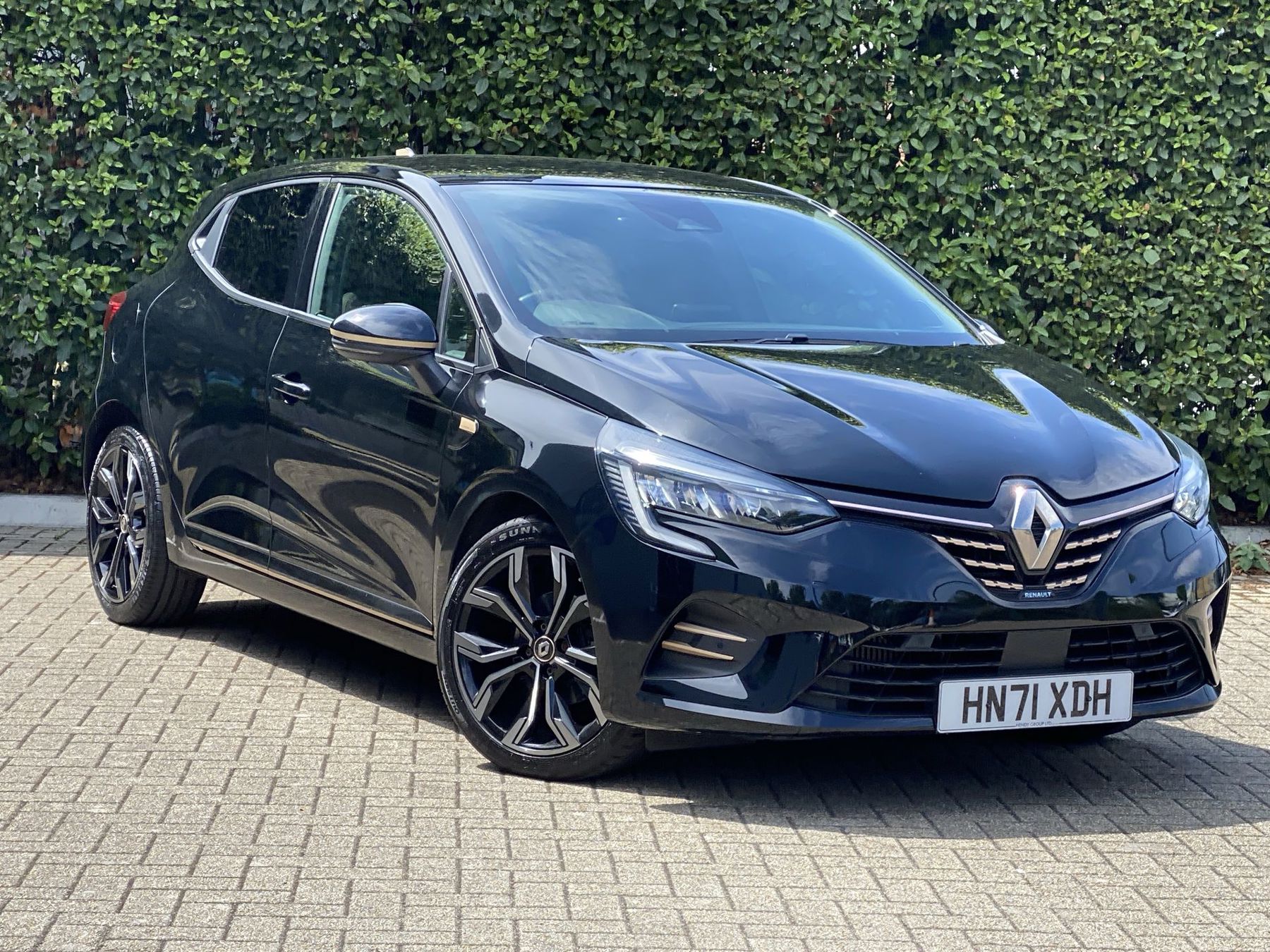 Main listing image - Renault Clio