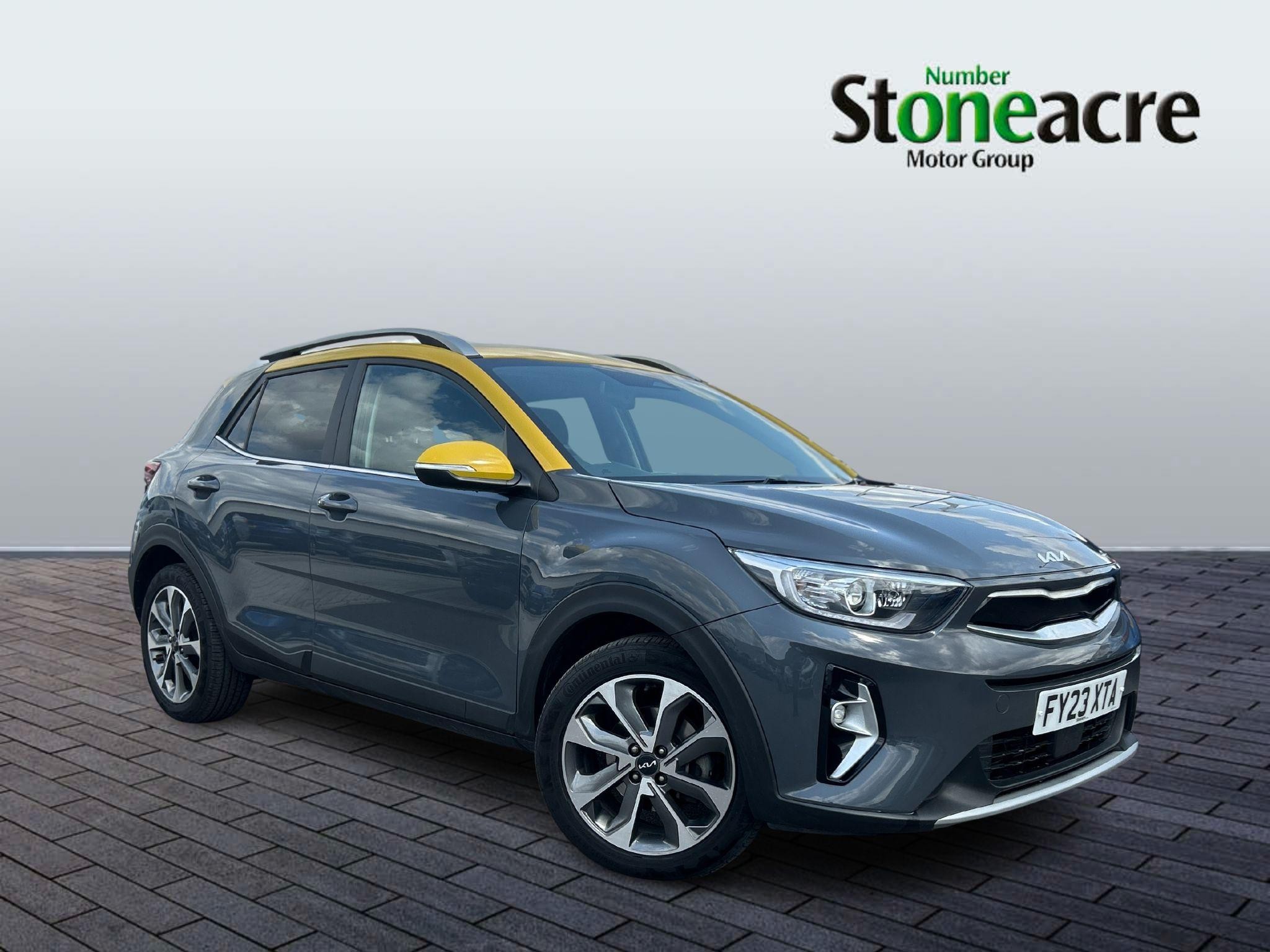 Main listing image - Kia Stonic