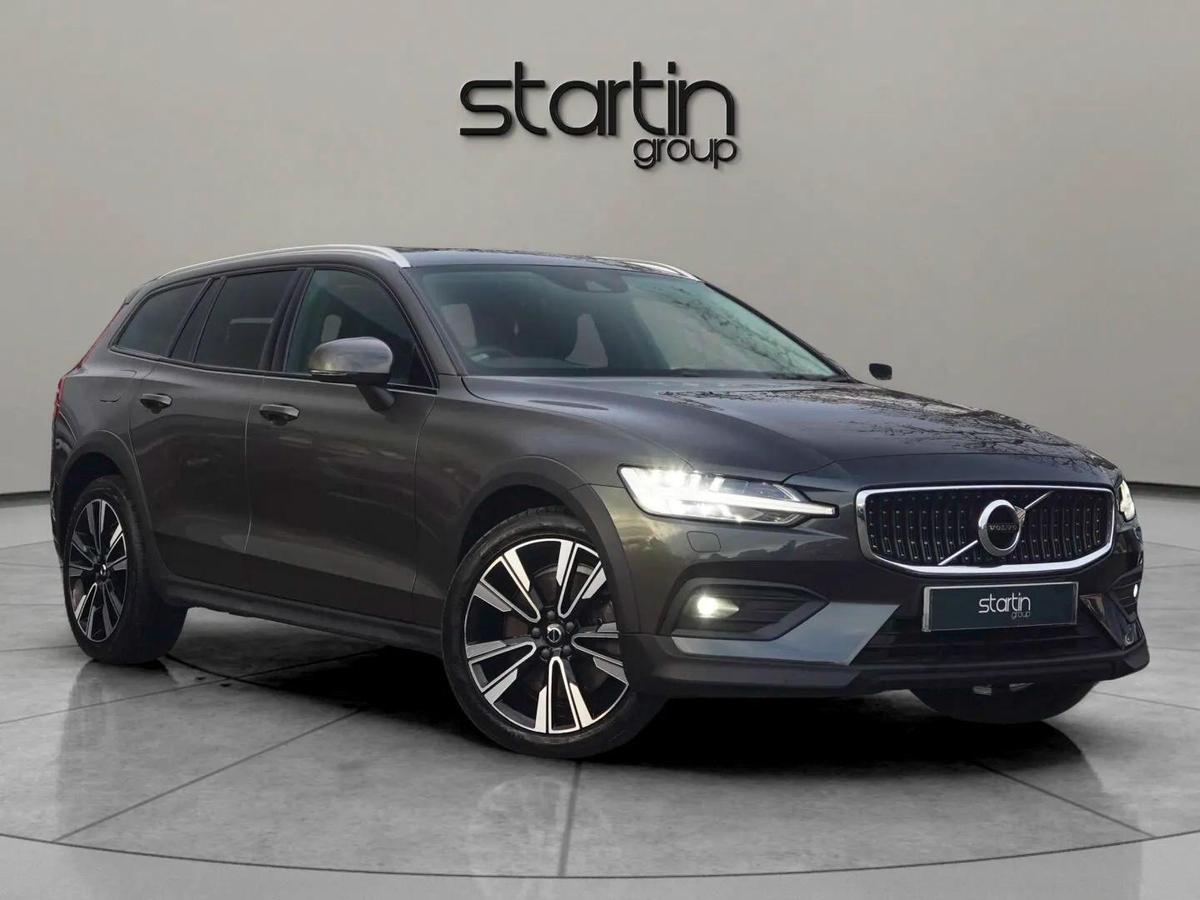 Main listing image - Volvo V60 Cross Country