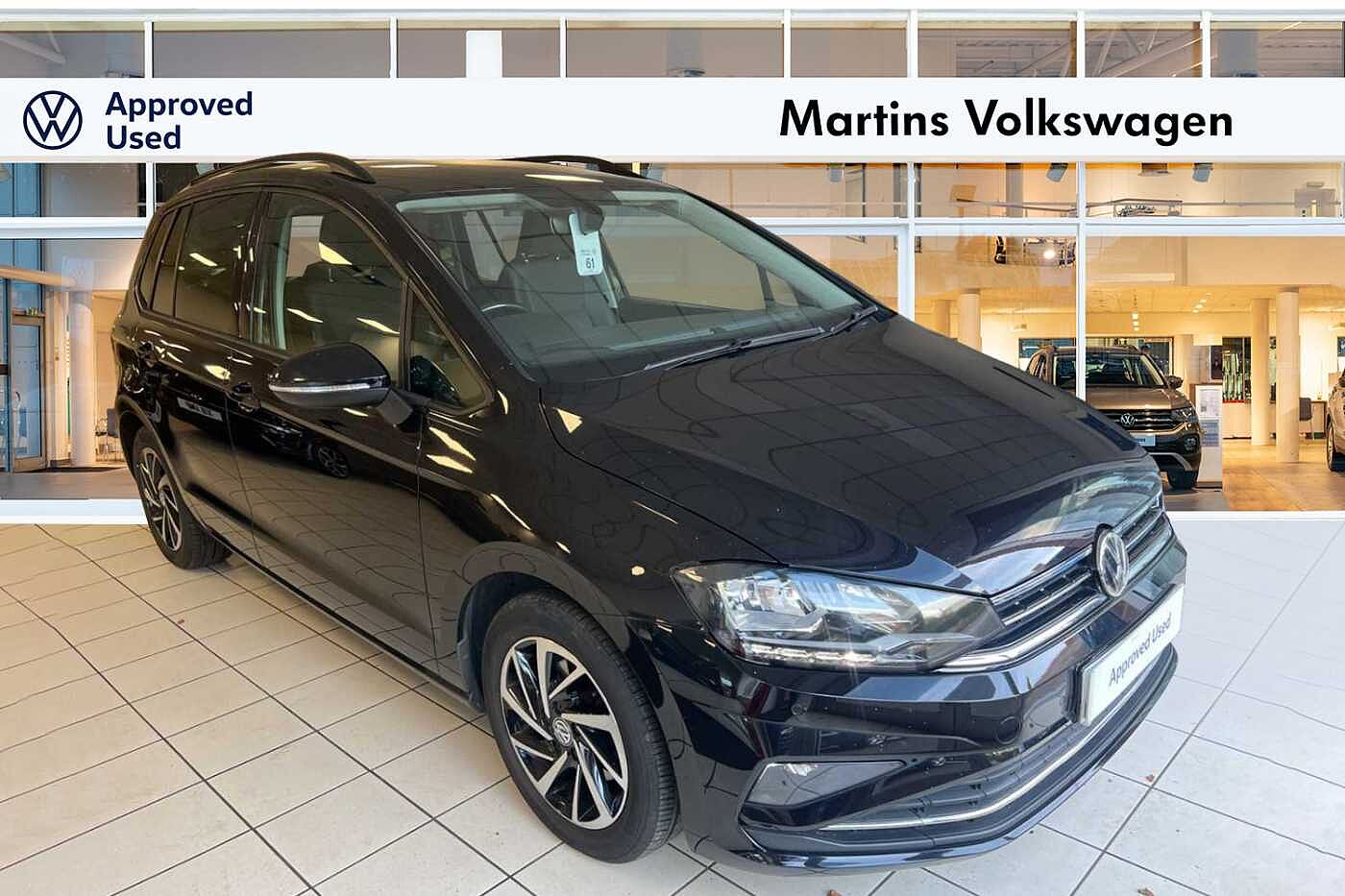 Main listing image - Volkswagen Golf SV