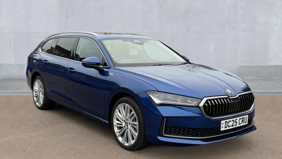 Main listing image - Skoda Superb Estate