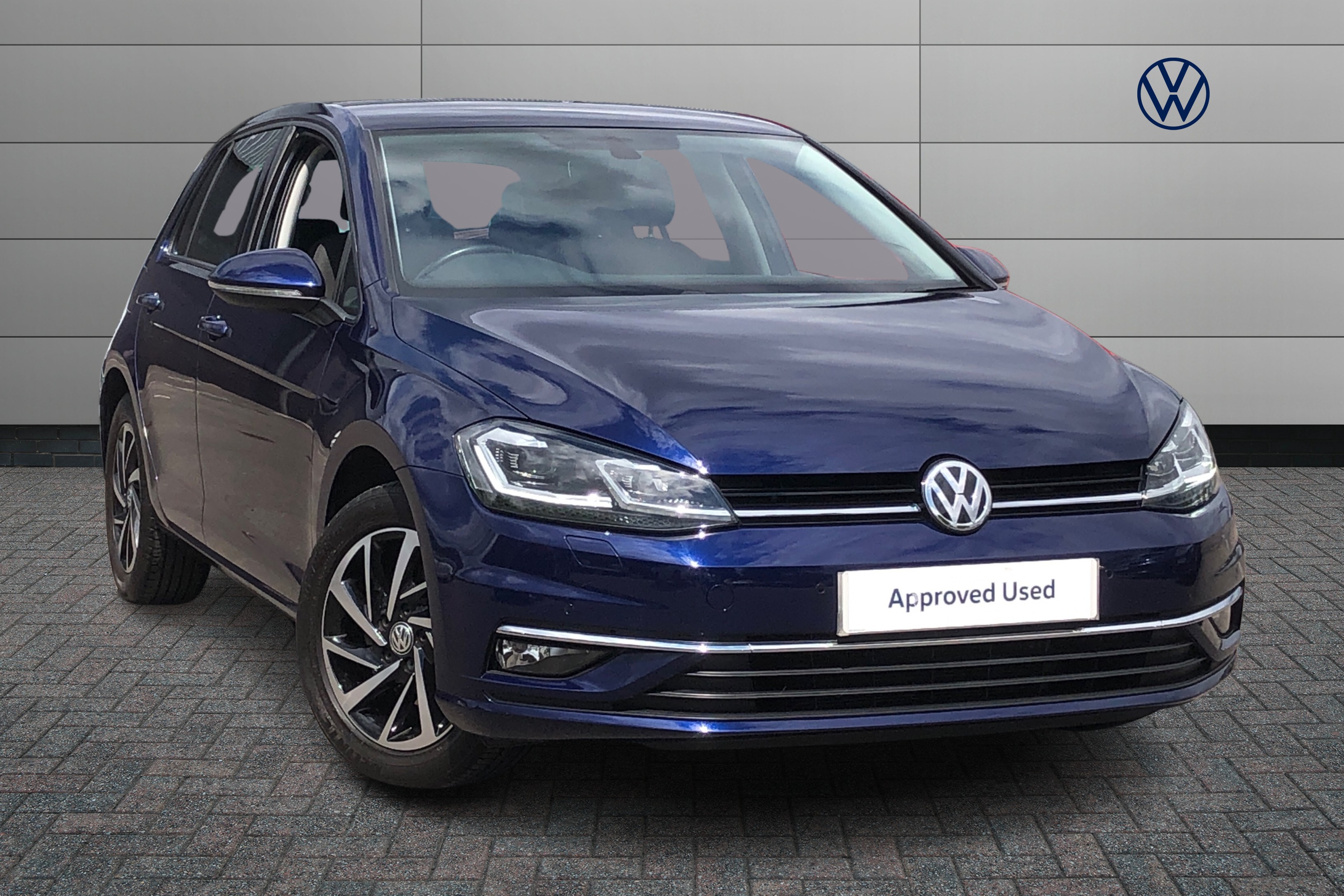 Main listing image - Volkswagen Golf