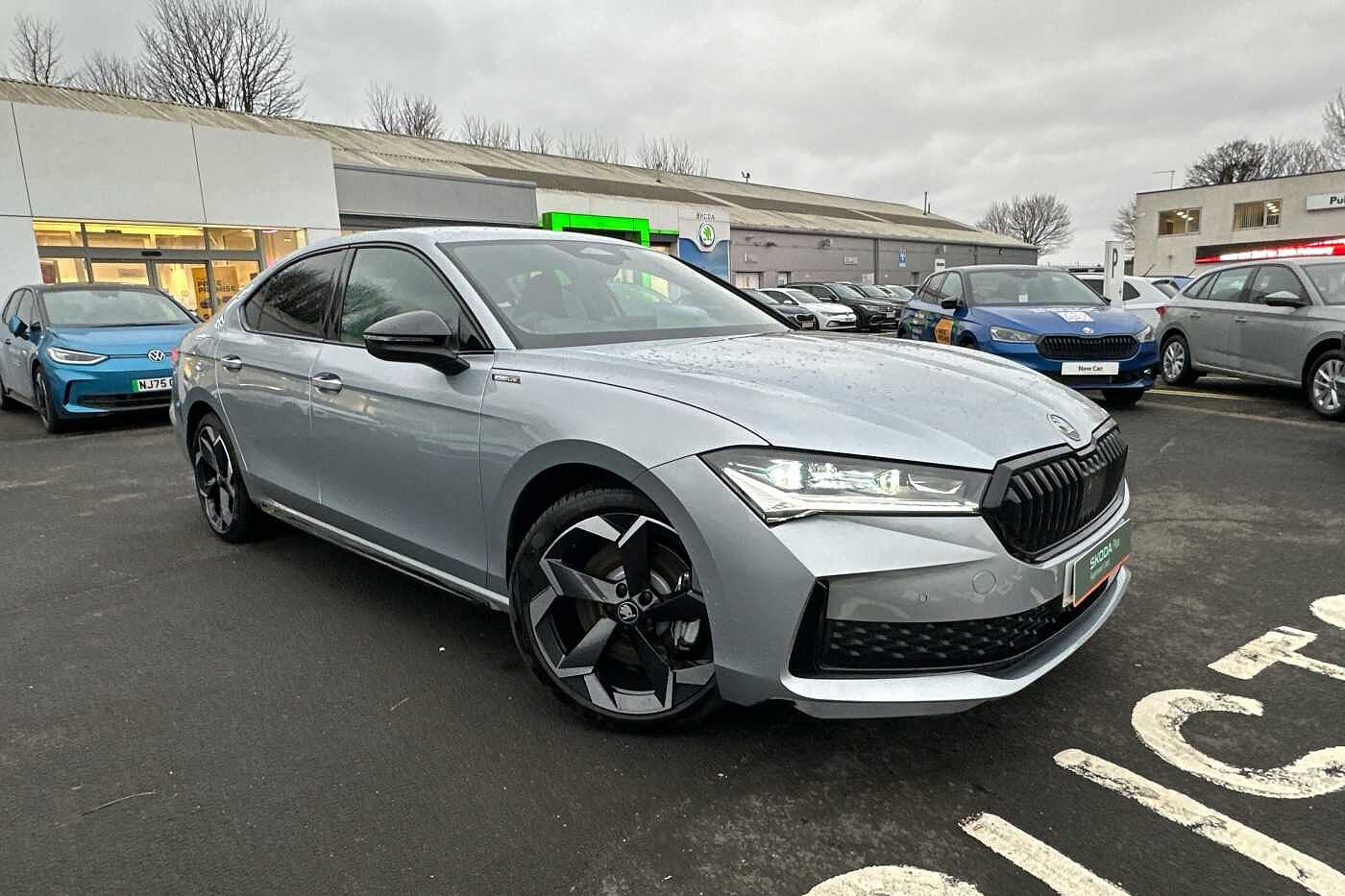Main listing image - Skoda Superb