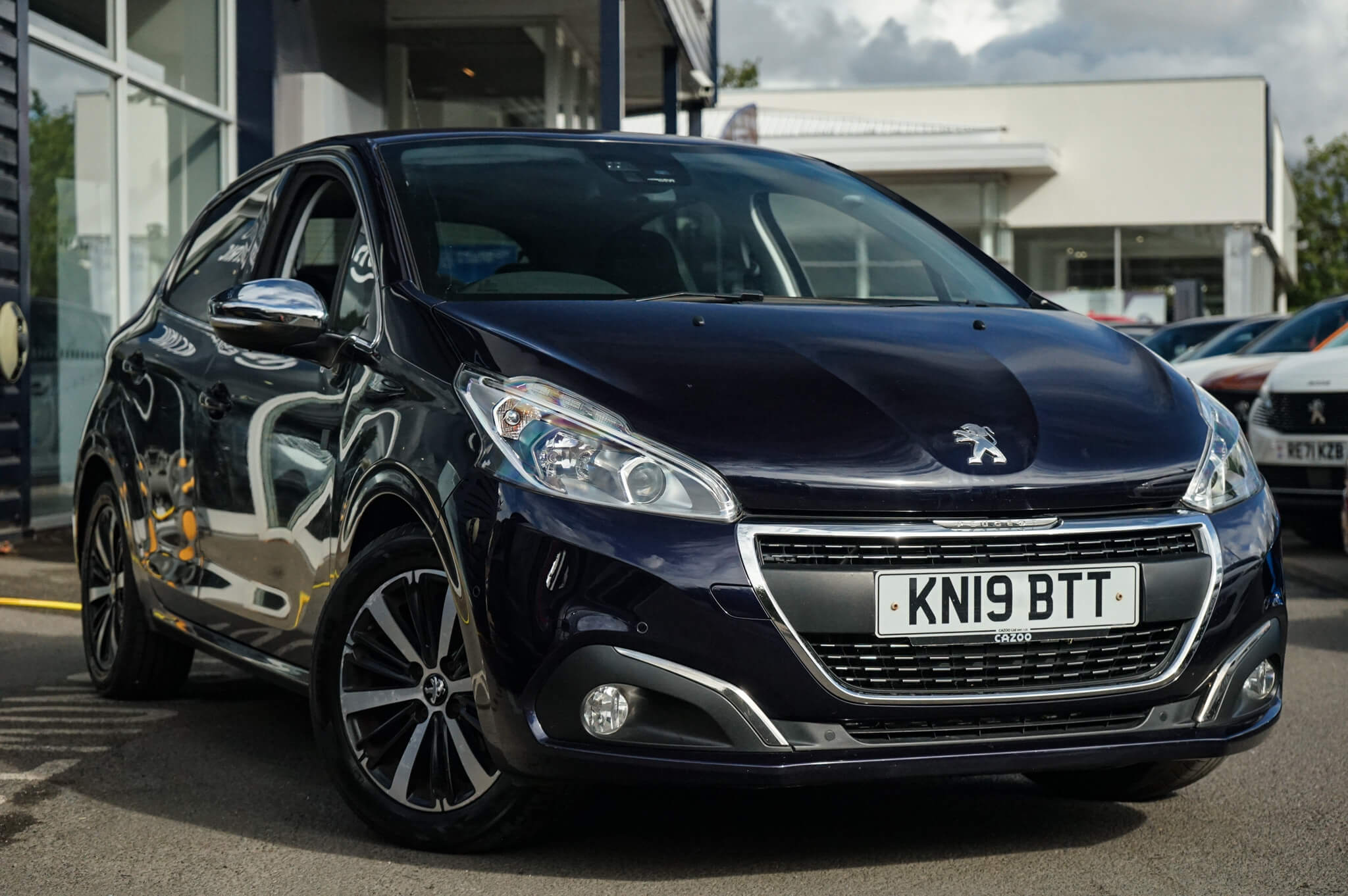 Main listing image - Peugeot 208