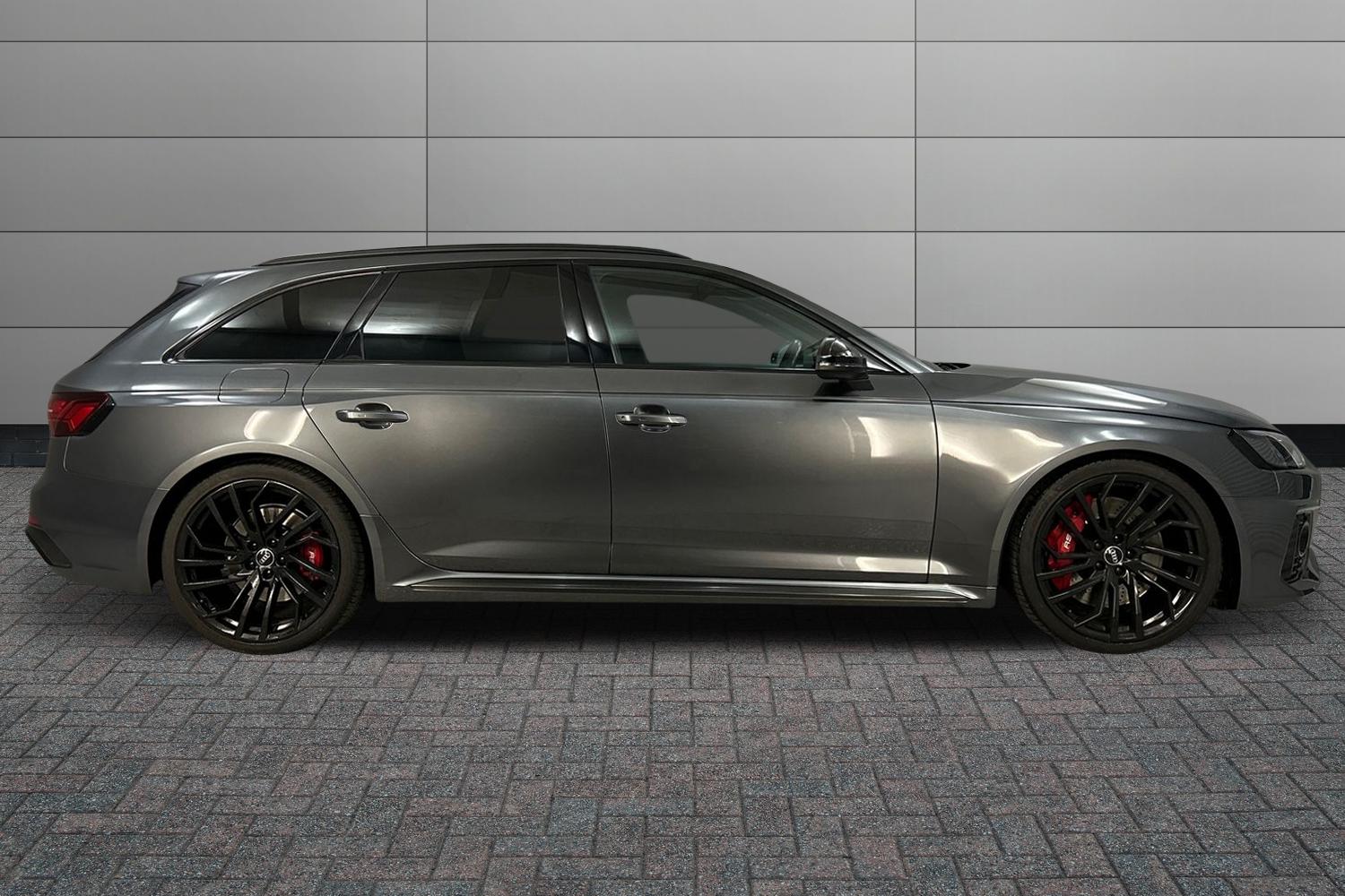 Main listing image - Audi RS4