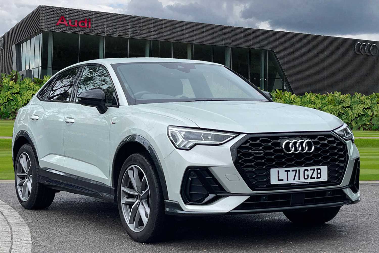 Main listing image - Audi Q3