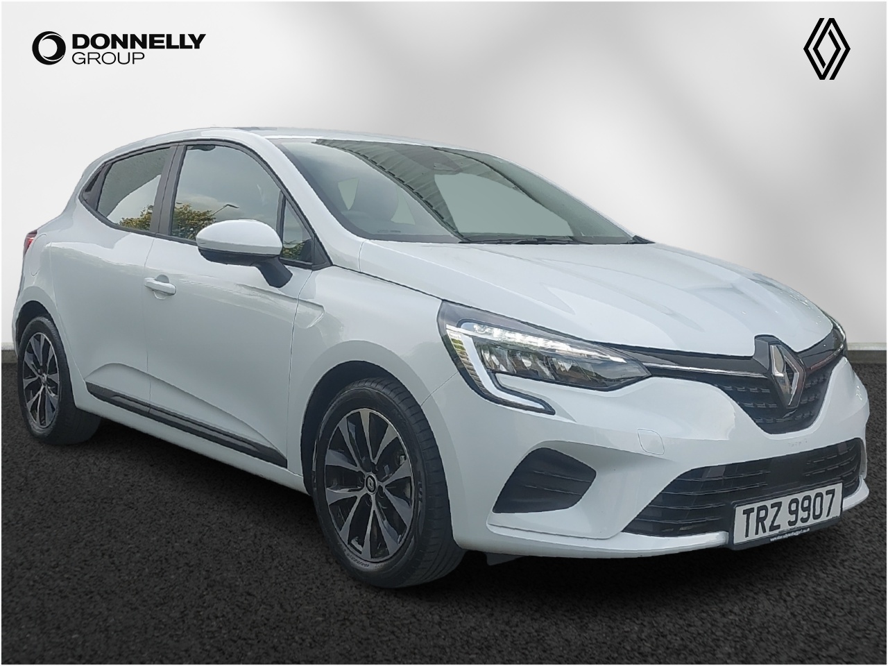 Main listing image - Renault Clio