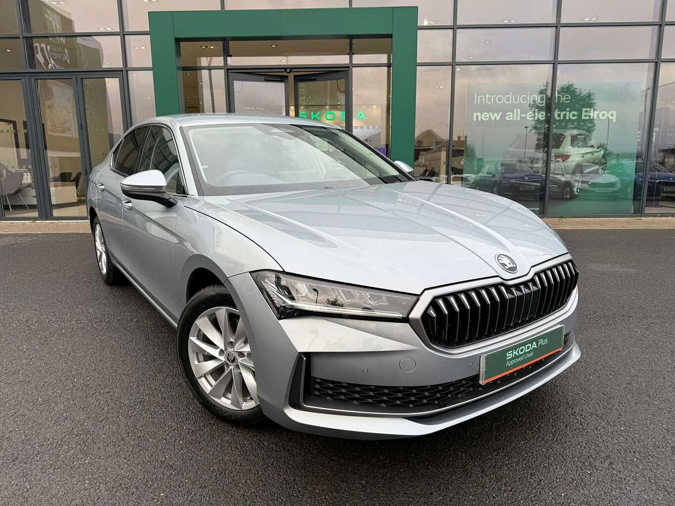 Main listing image - Skoda Superb