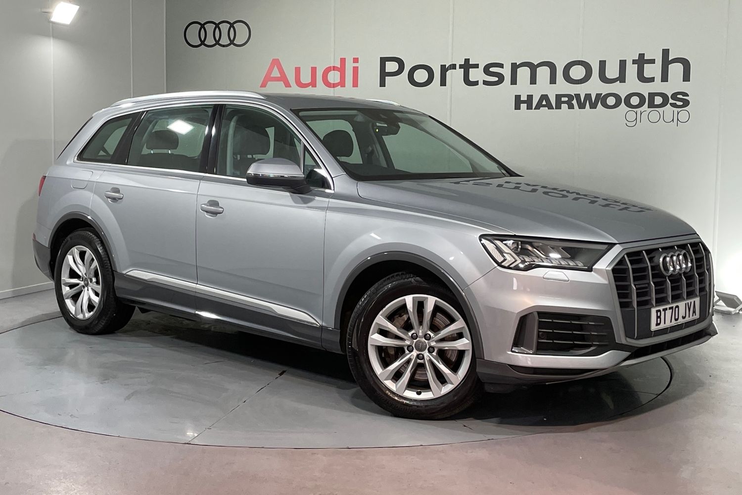 Main listing image - Audi Q7