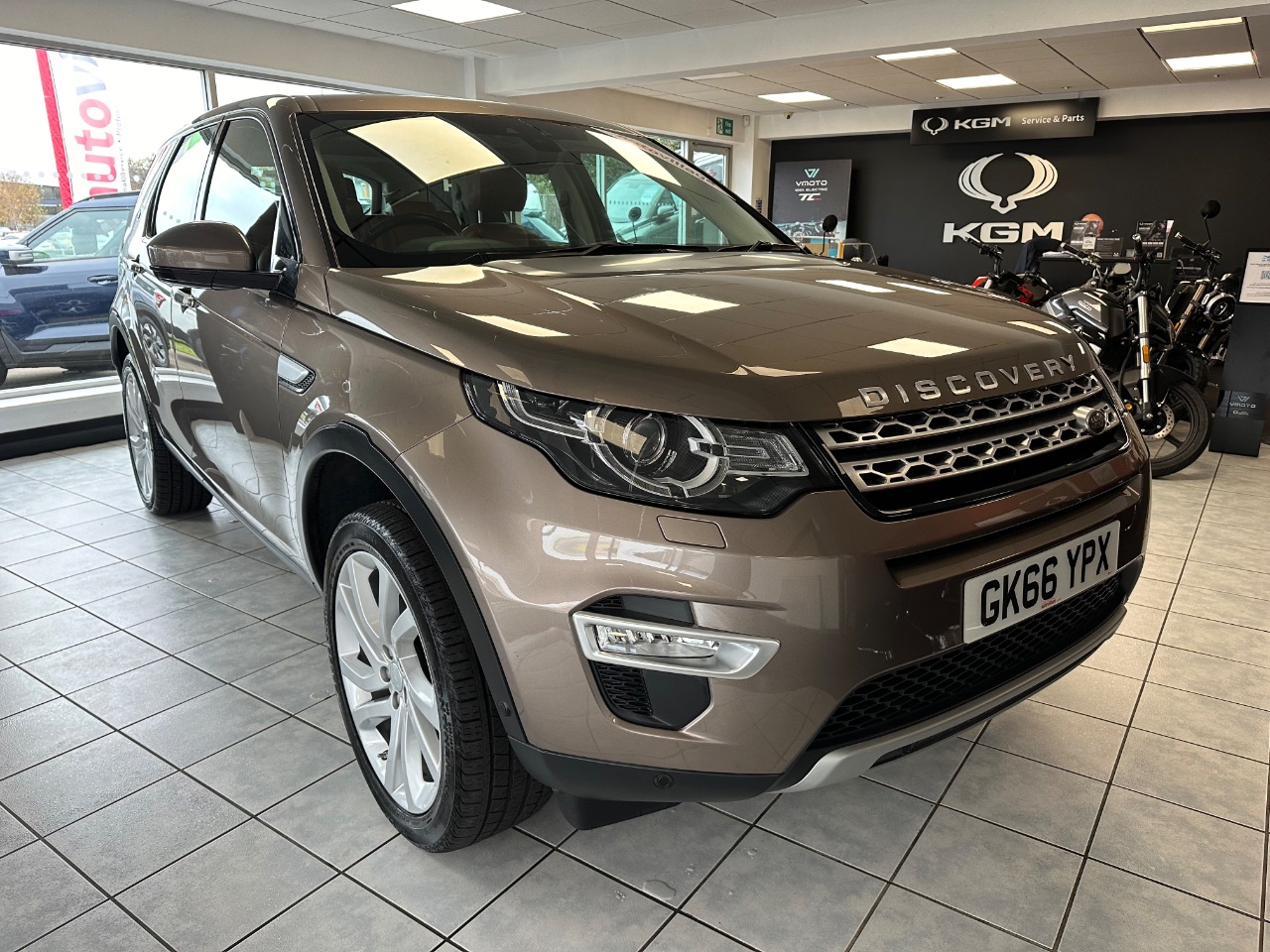 Main listing image - Land Rover Discovery Sport