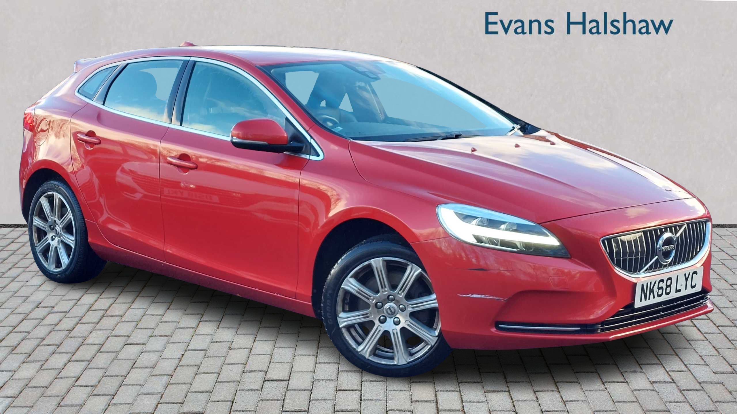 Main listing image - Volvo V40