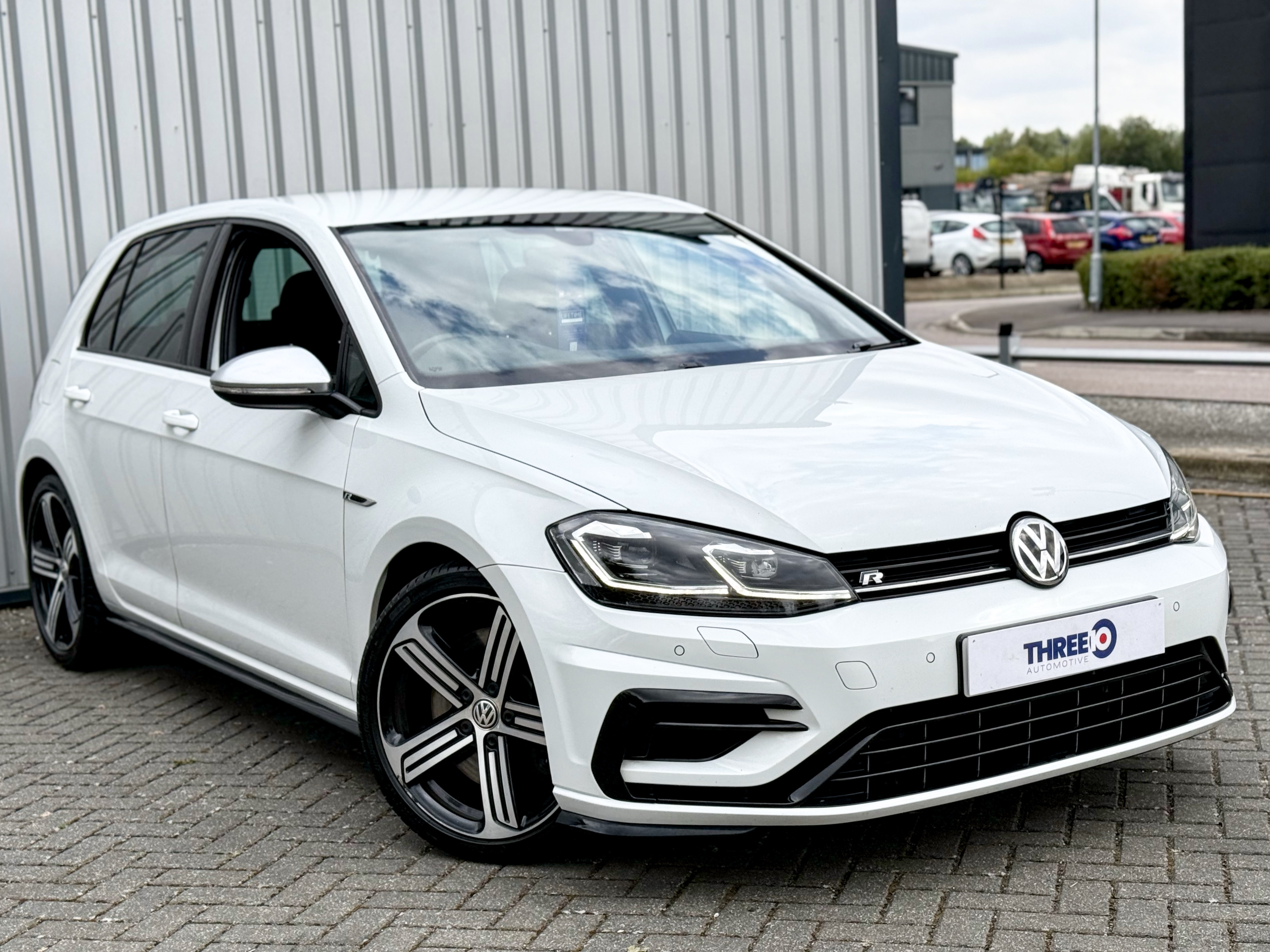 Main listing image - Volkswagen Golf