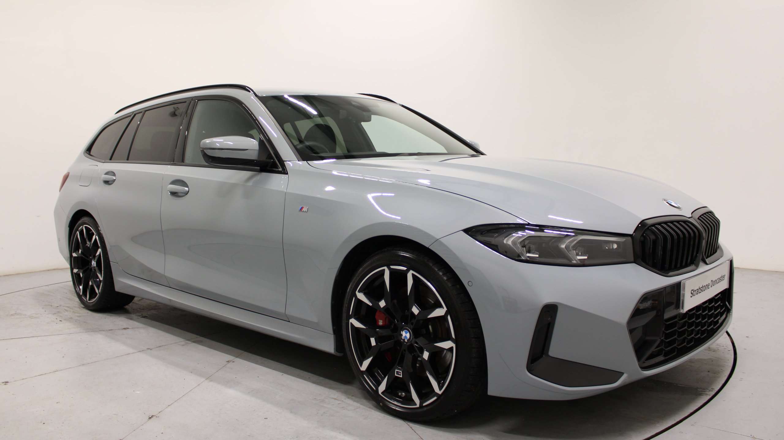 Main listing image - BMW 3 Series Touring