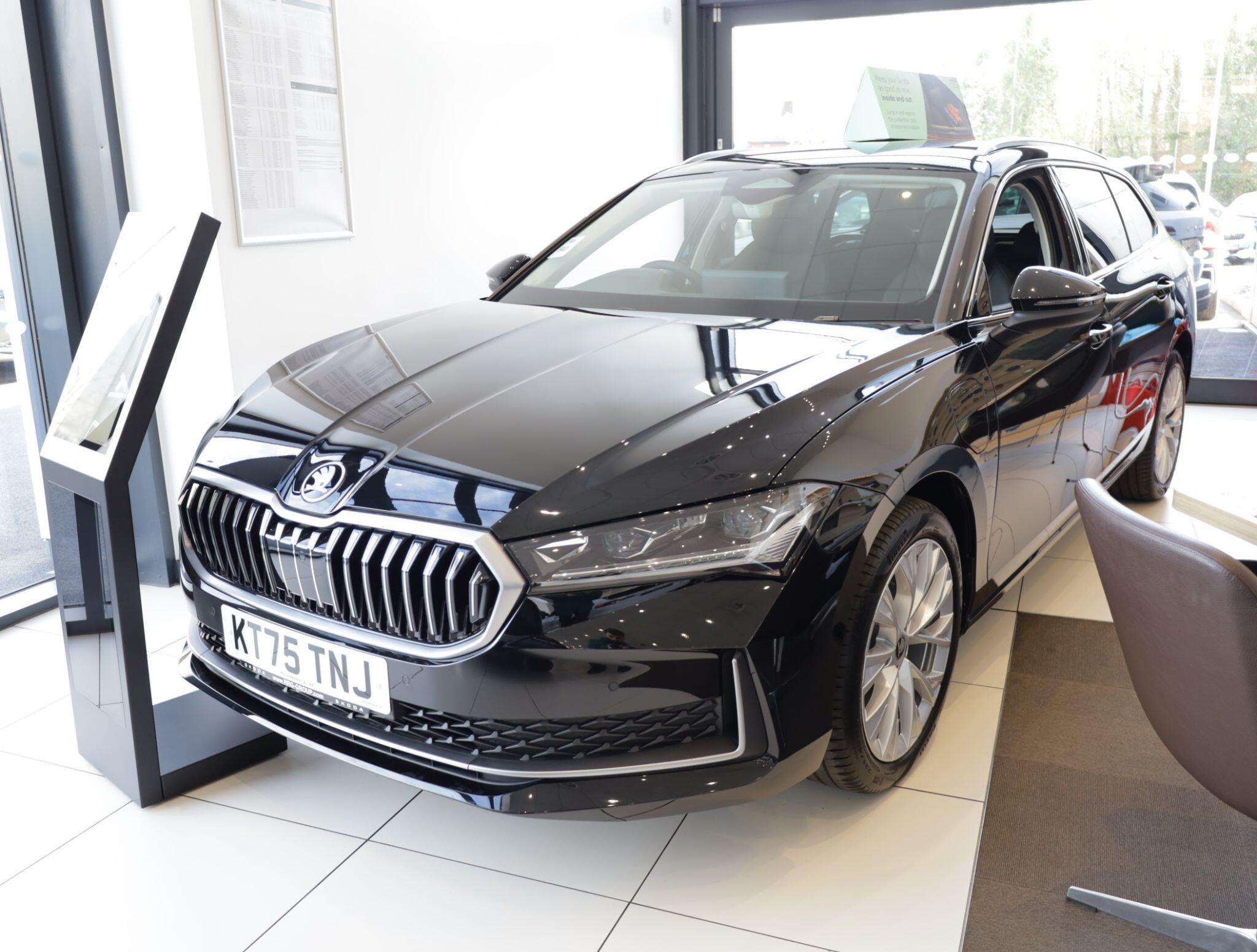 Main listing image - Skoda Superb