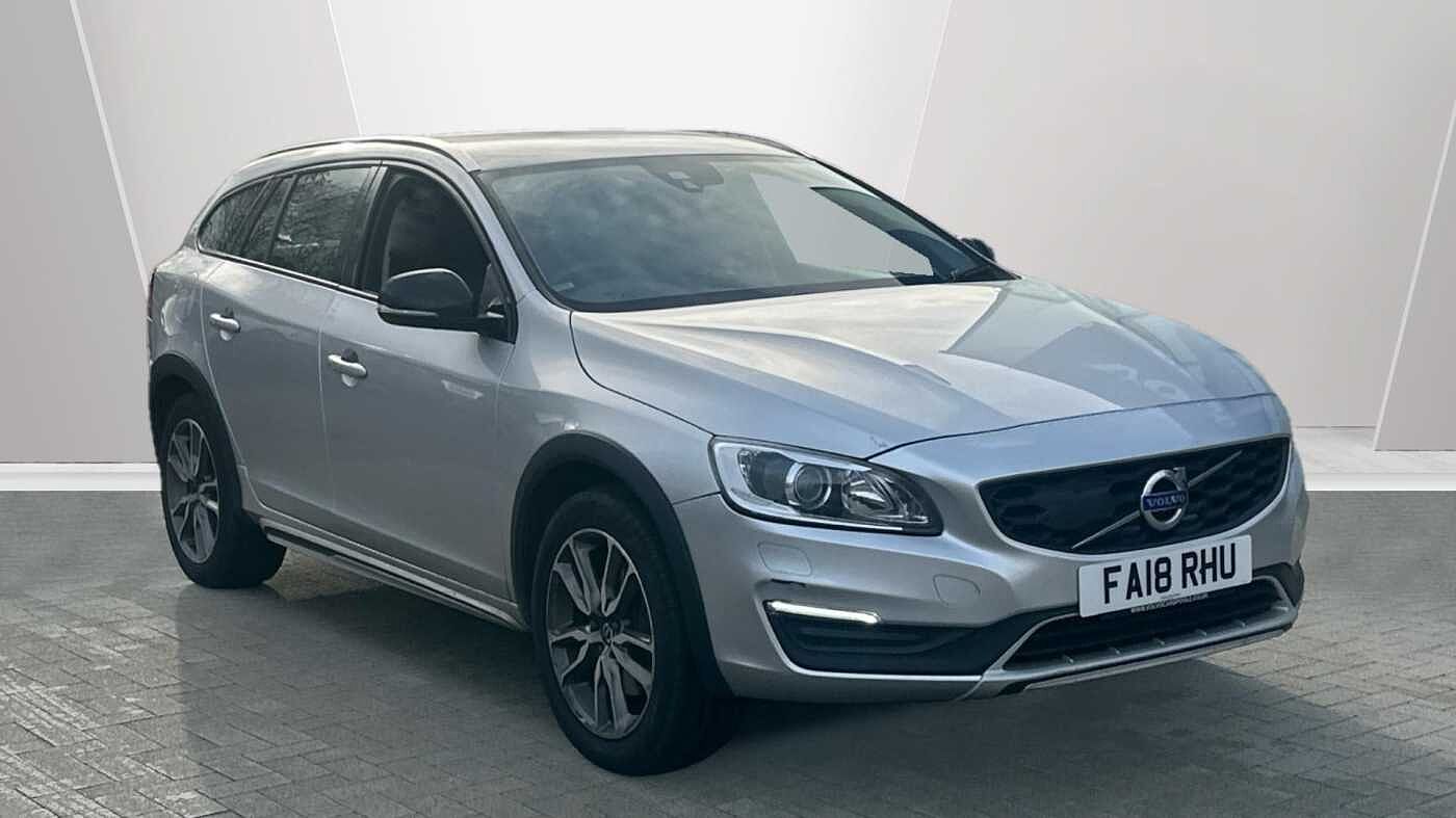 Main listing image - Volvo V60 Cross Country
