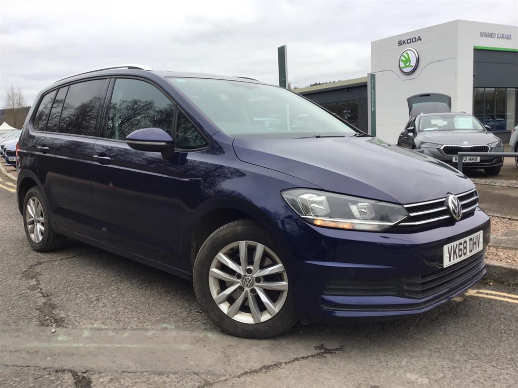 Main listing image - Volkswagen Touran