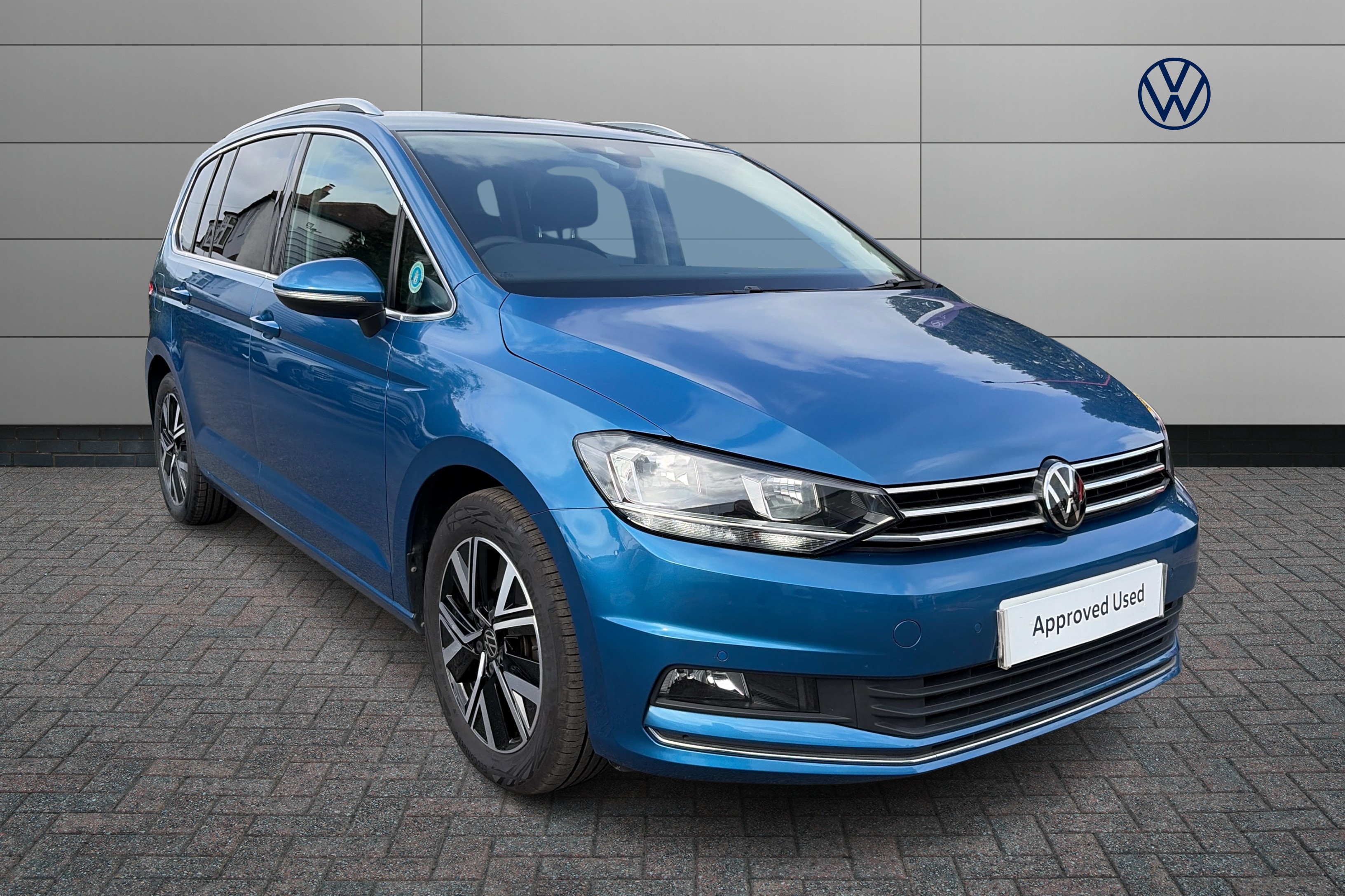 Main listing image - Volkswagen Touran