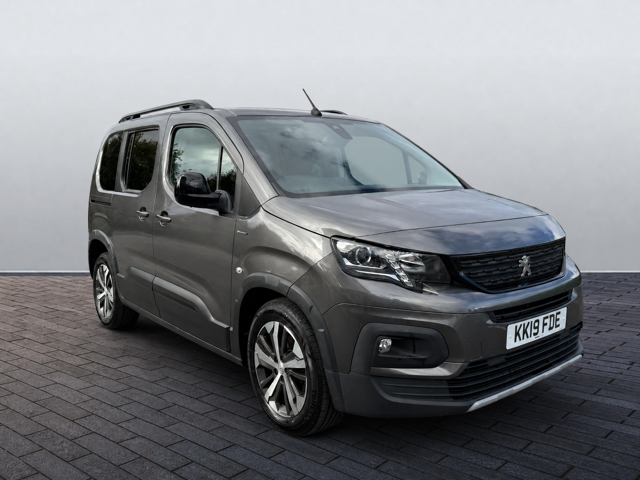 Main listing image - Peugeot Rifter