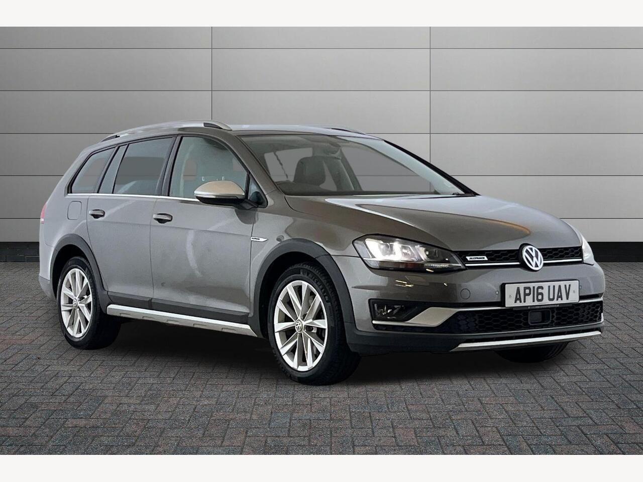 Main listing image - Volkswagen Golf Alltrack