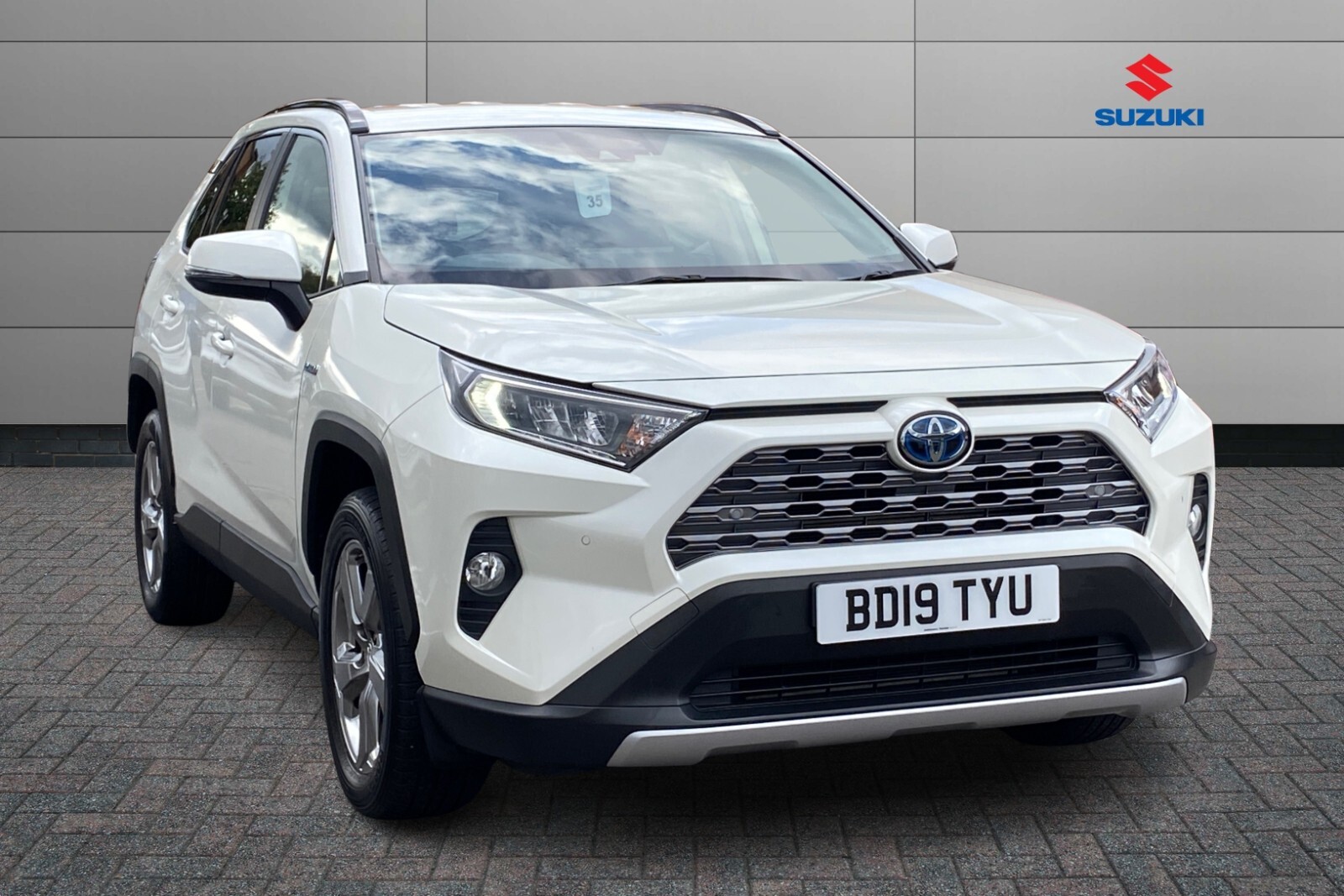 Main listing image - Toyota RAV4