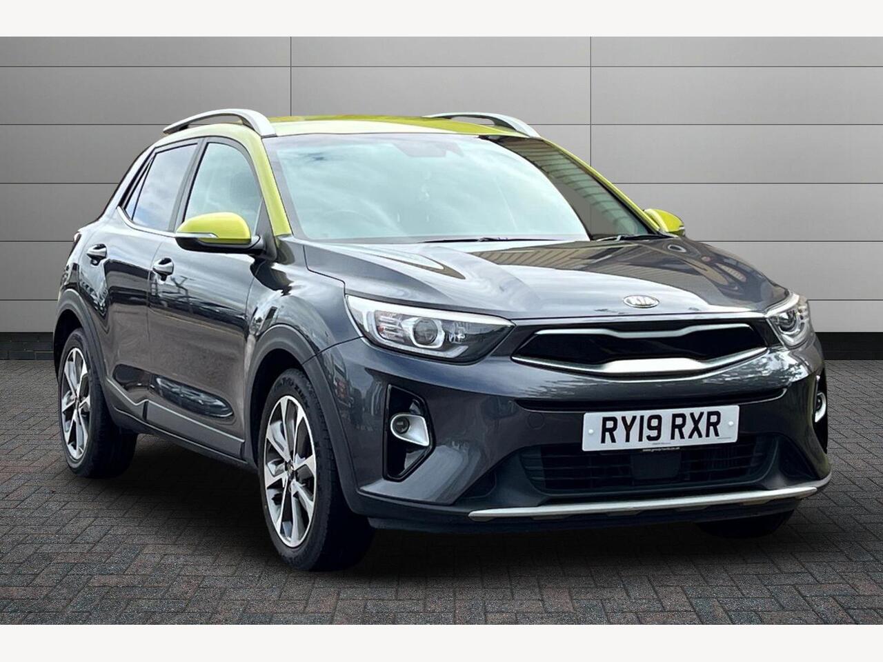 Main listing image - Kia Stonic