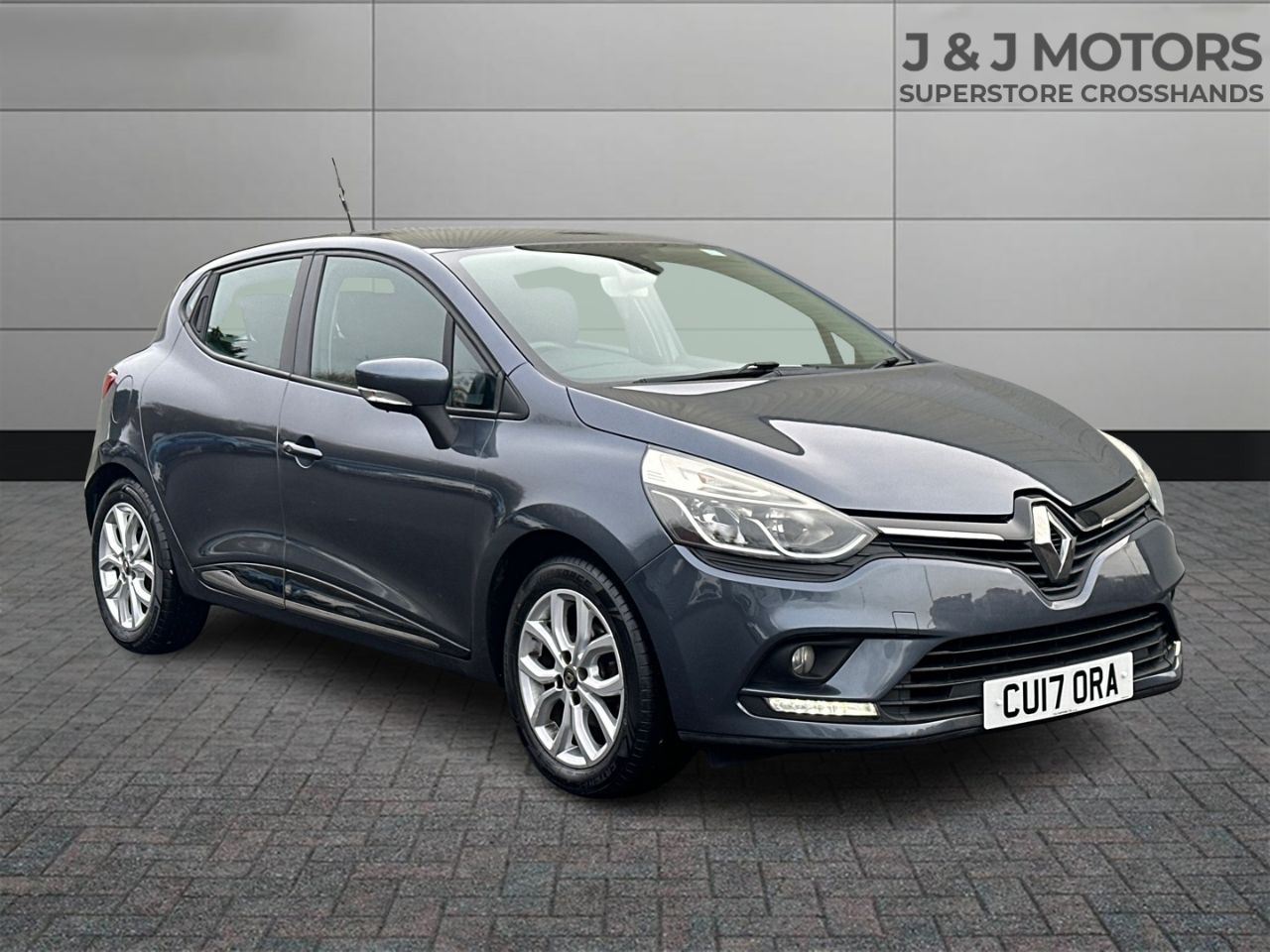 Main listing image - Renault Clio