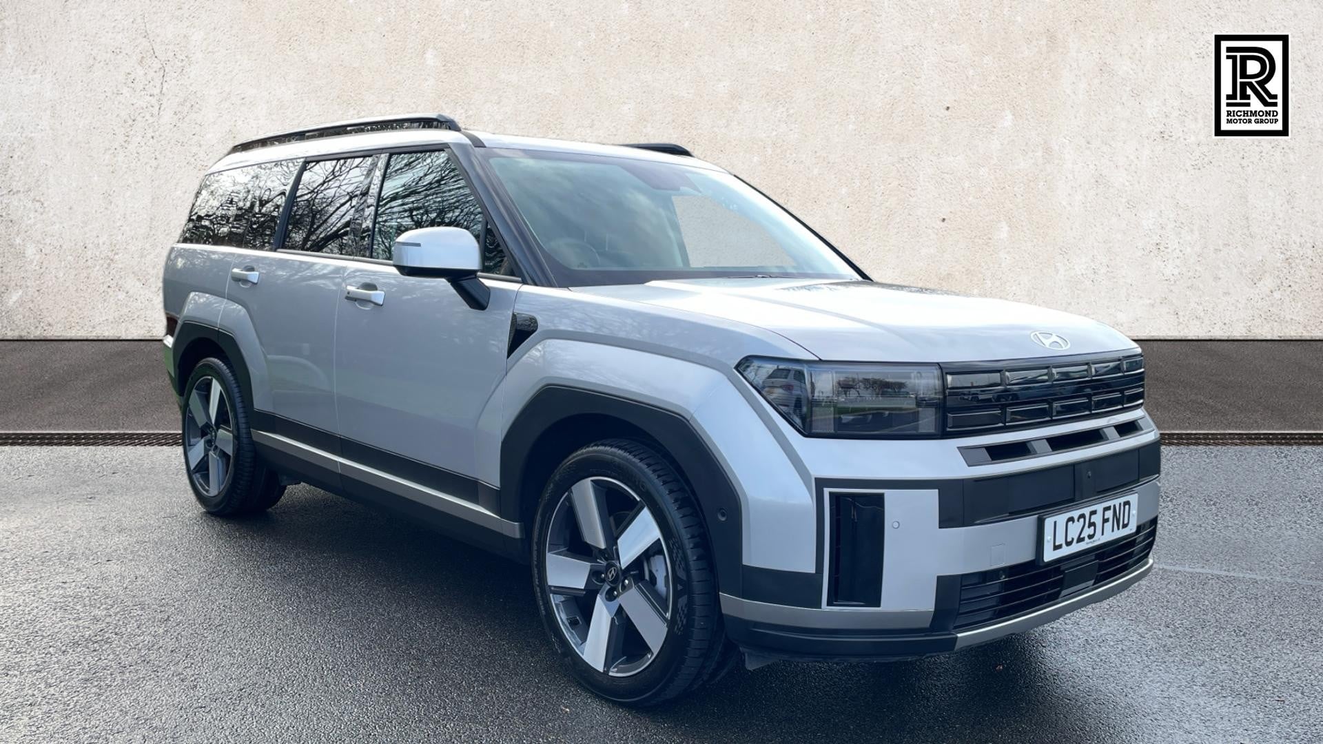 Main listing image - Hyundai Santa Fe