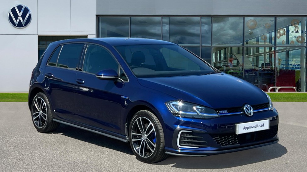 Main listing image - Volkswagen Golf GTE