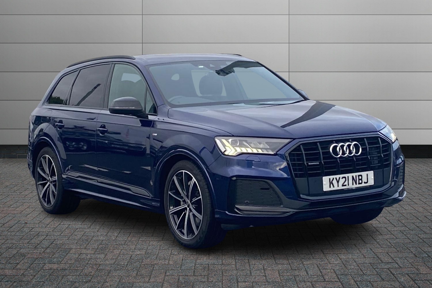 Main listing image - Audi Q7