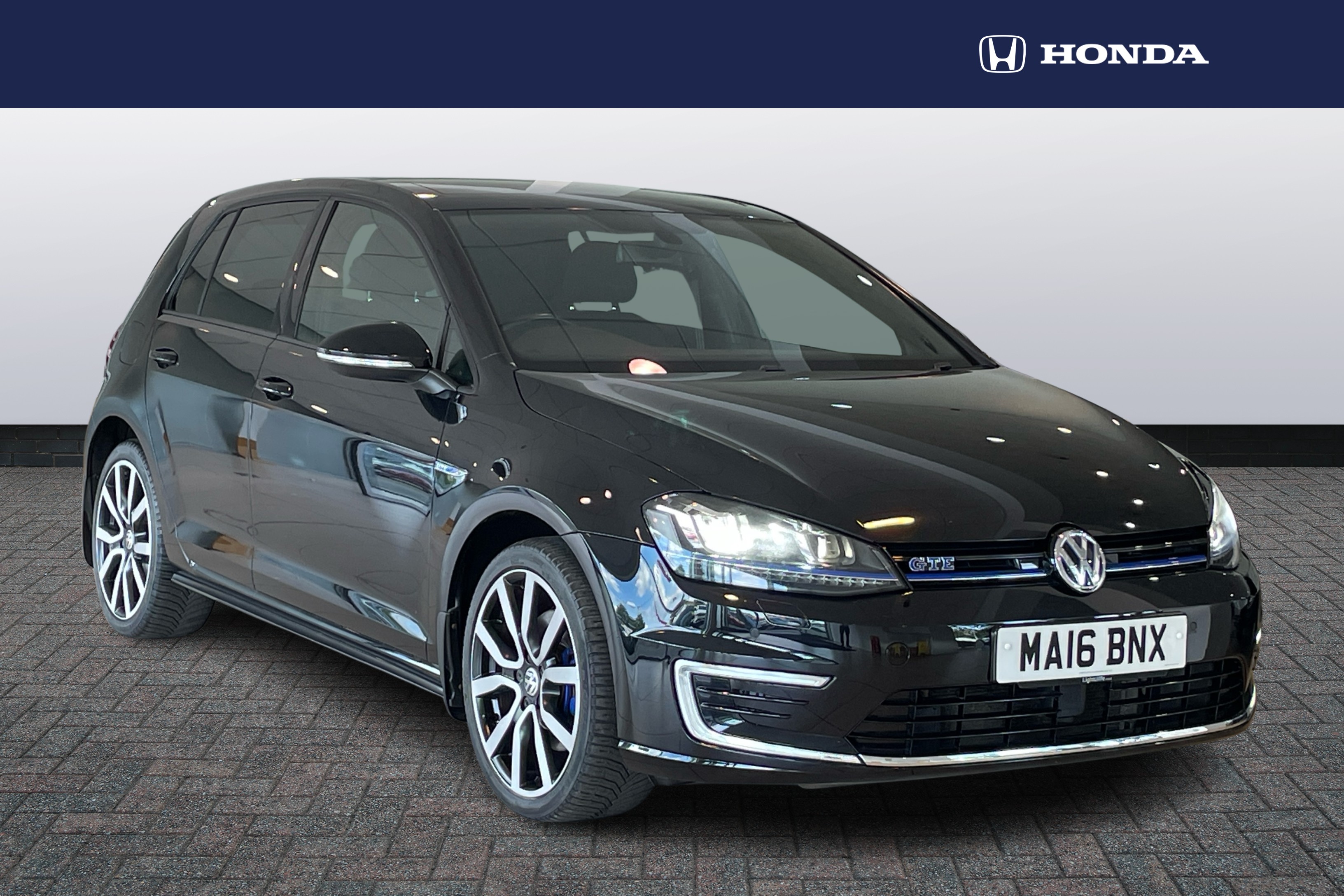 Main listing image - Volkswagen Golf GTE