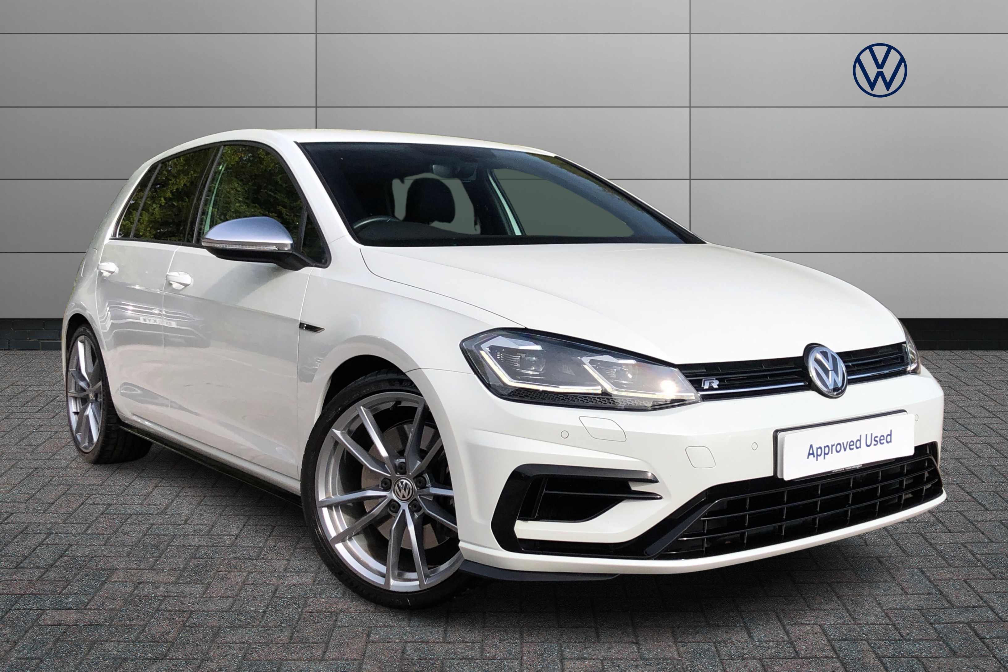 Main listing image - Volkswagen Golf R