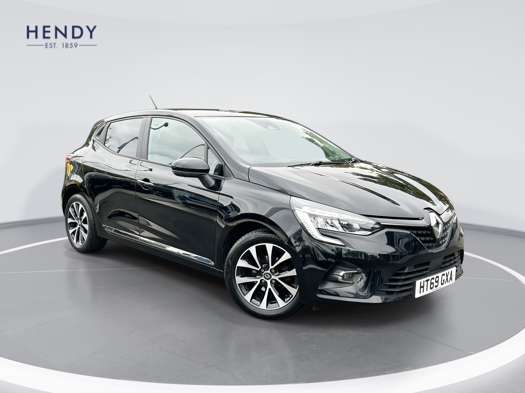 Main listing image - Renault Clio