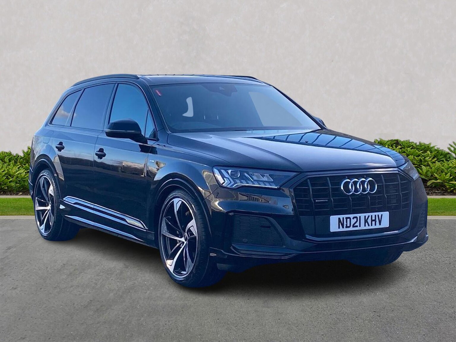 Main listing image - Audi Q7