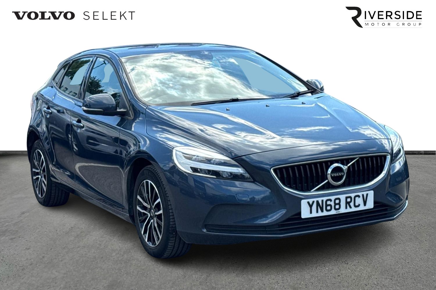 Main listing image - Volvo V40