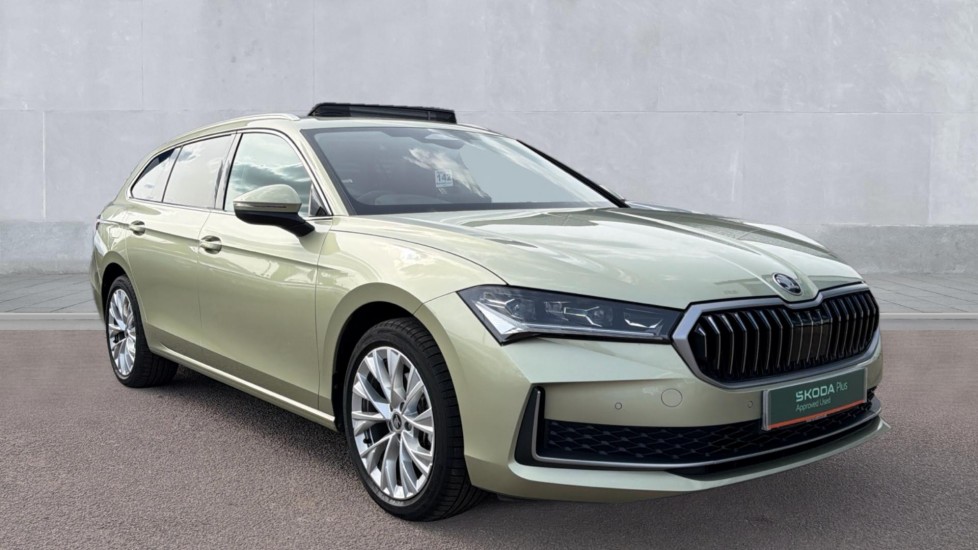 Main listing image - Skoda Superb Estate
