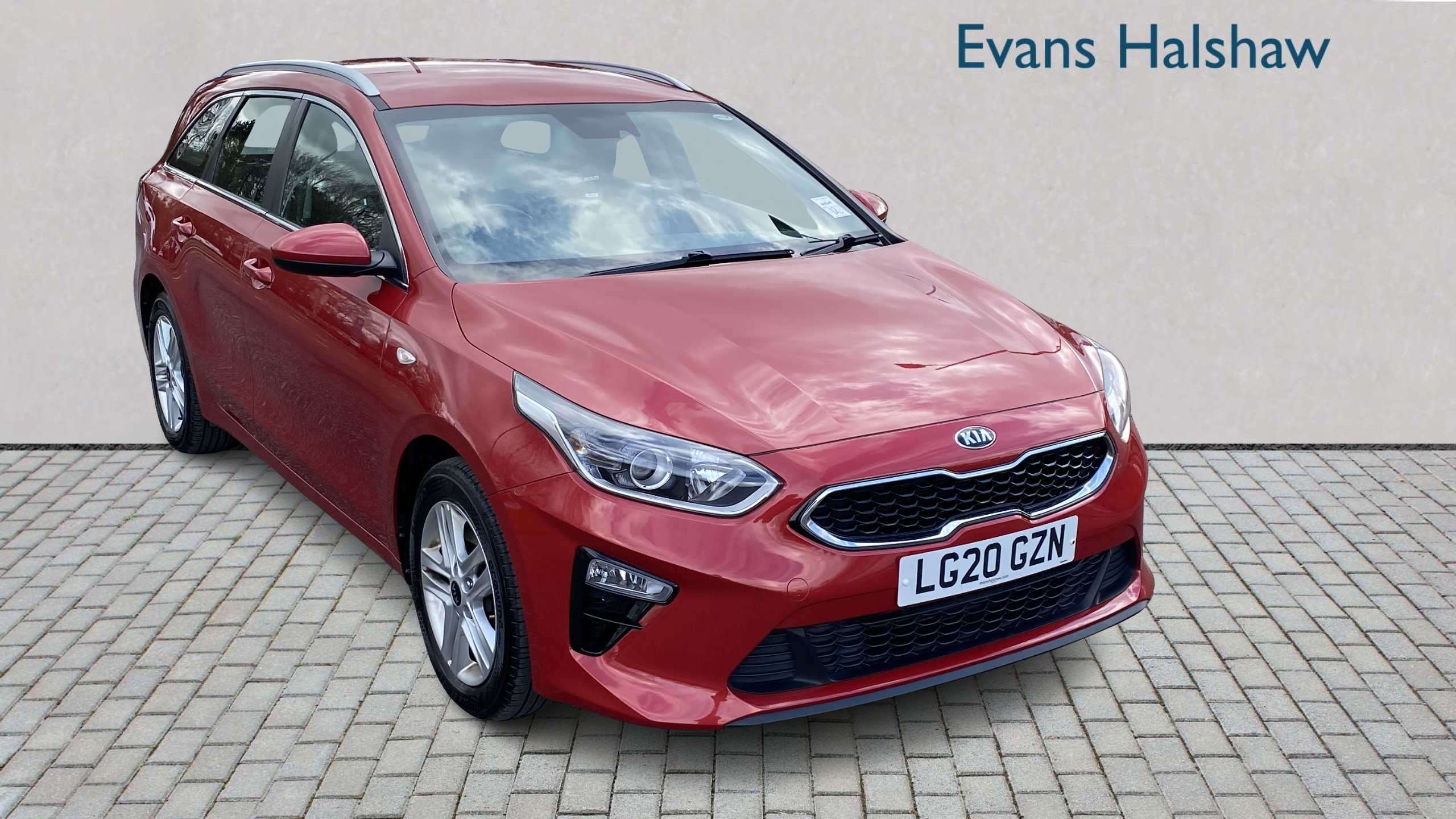 Main listing image - Kia Ceed SW