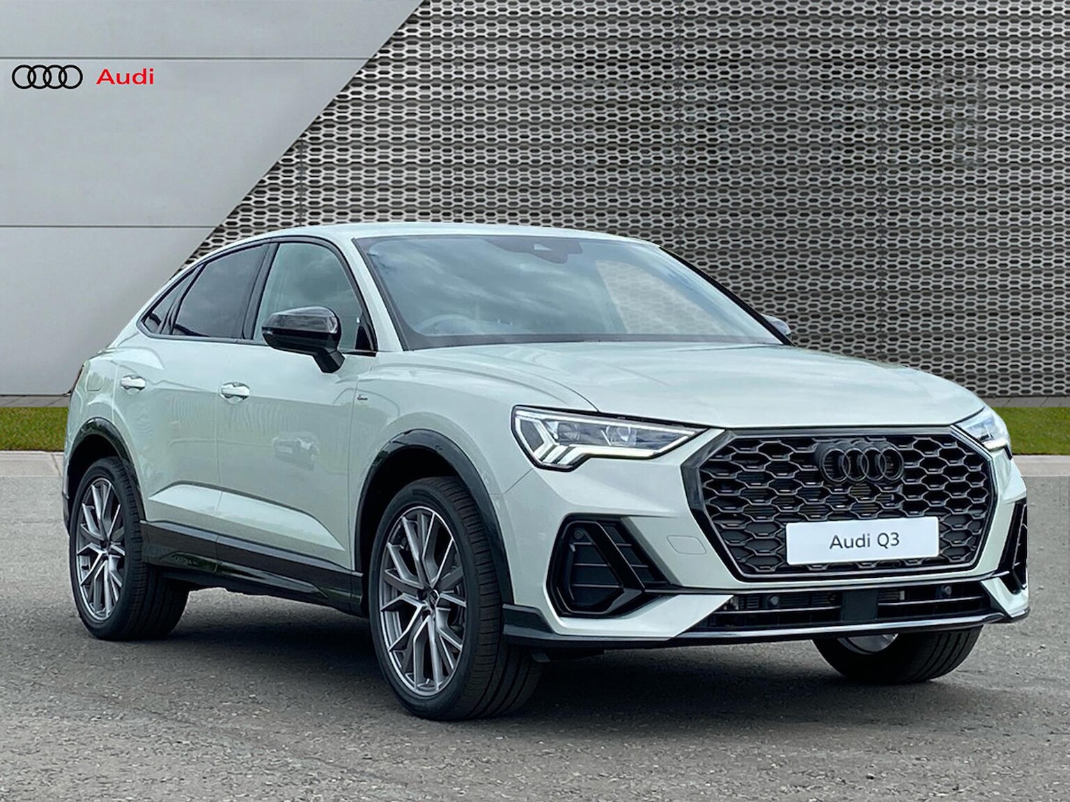 Main listing image - Audi Q3