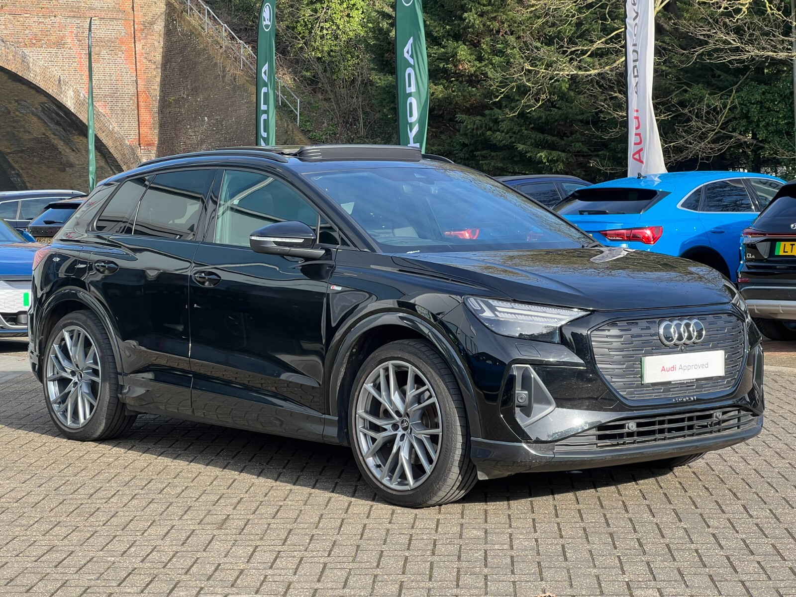 Main listing image - Audi Q4