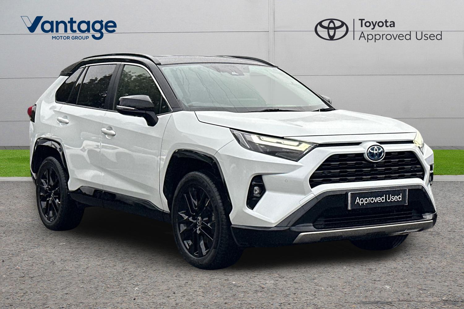 Main listing image - Toyota RAV4