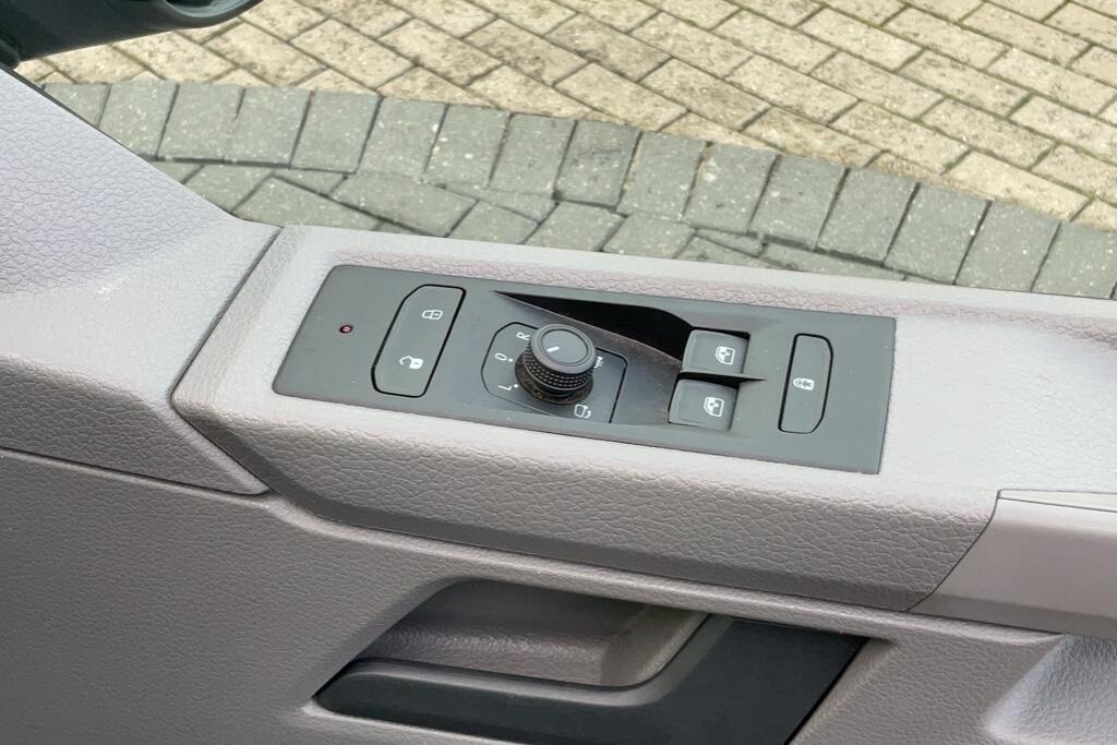 Main listing image - Volkswagen Transporter