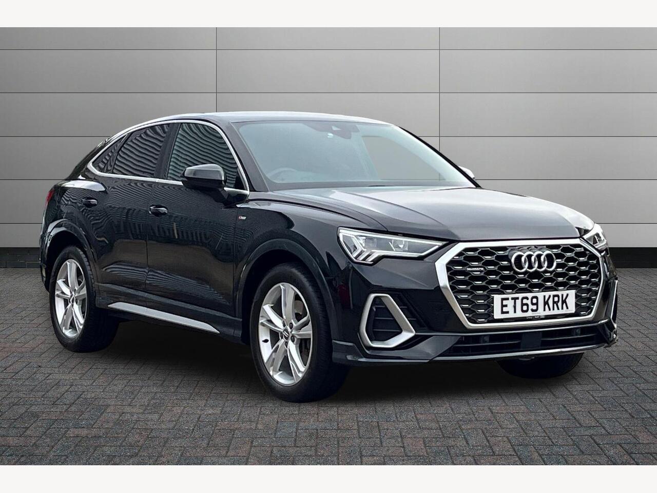 Main listing image - Audi Q3