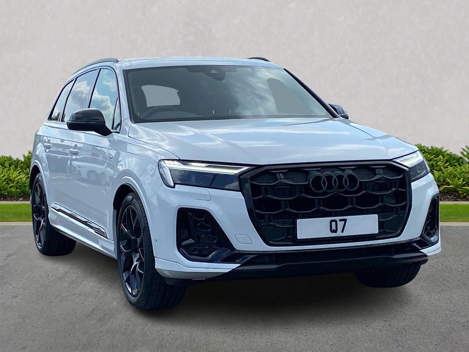 Main listing image - Audi Q7