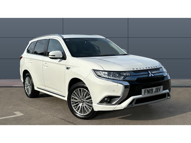 Main listing image - Mitsubishi Outlander