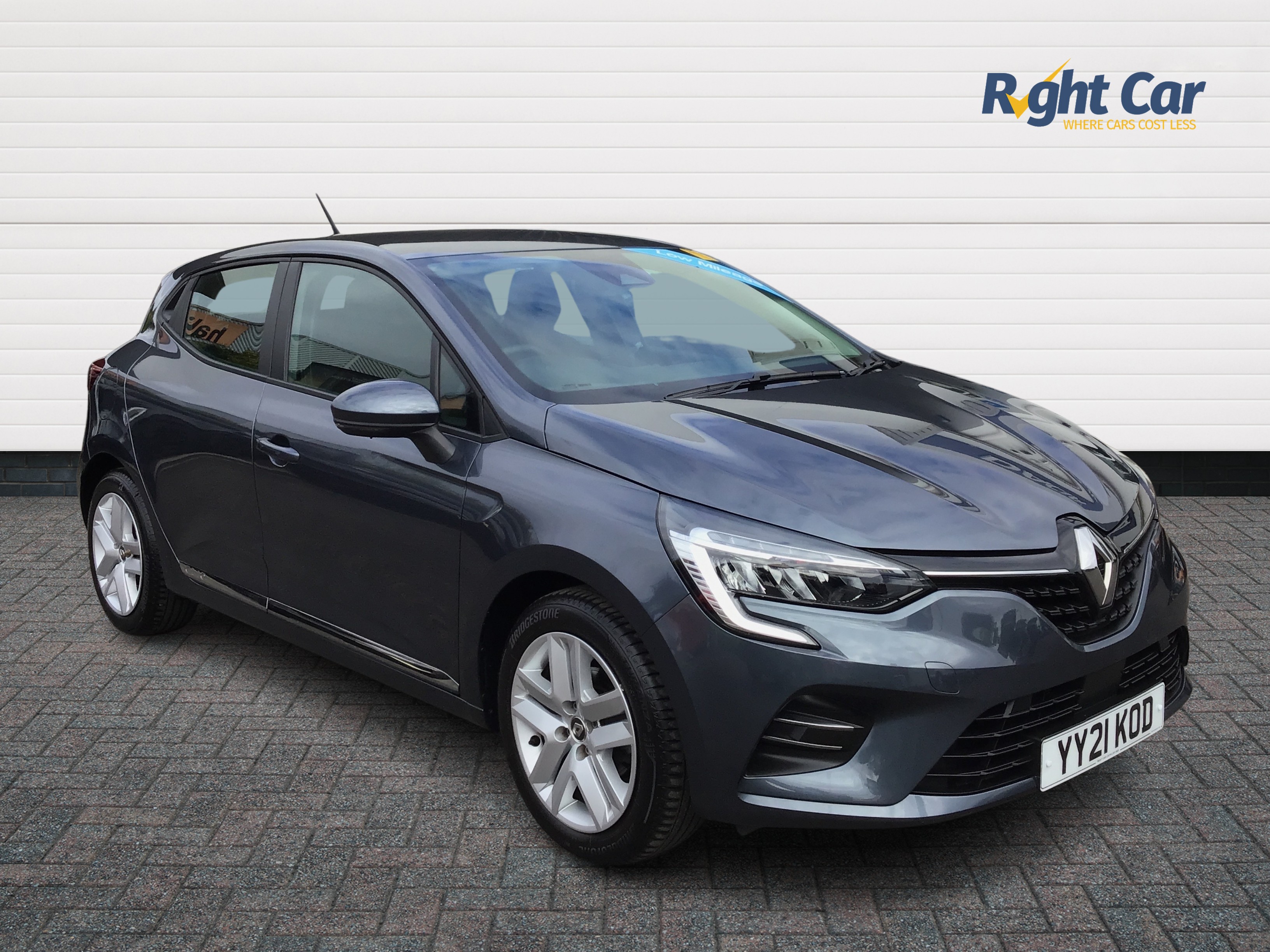 Main listing image - Renault Clio