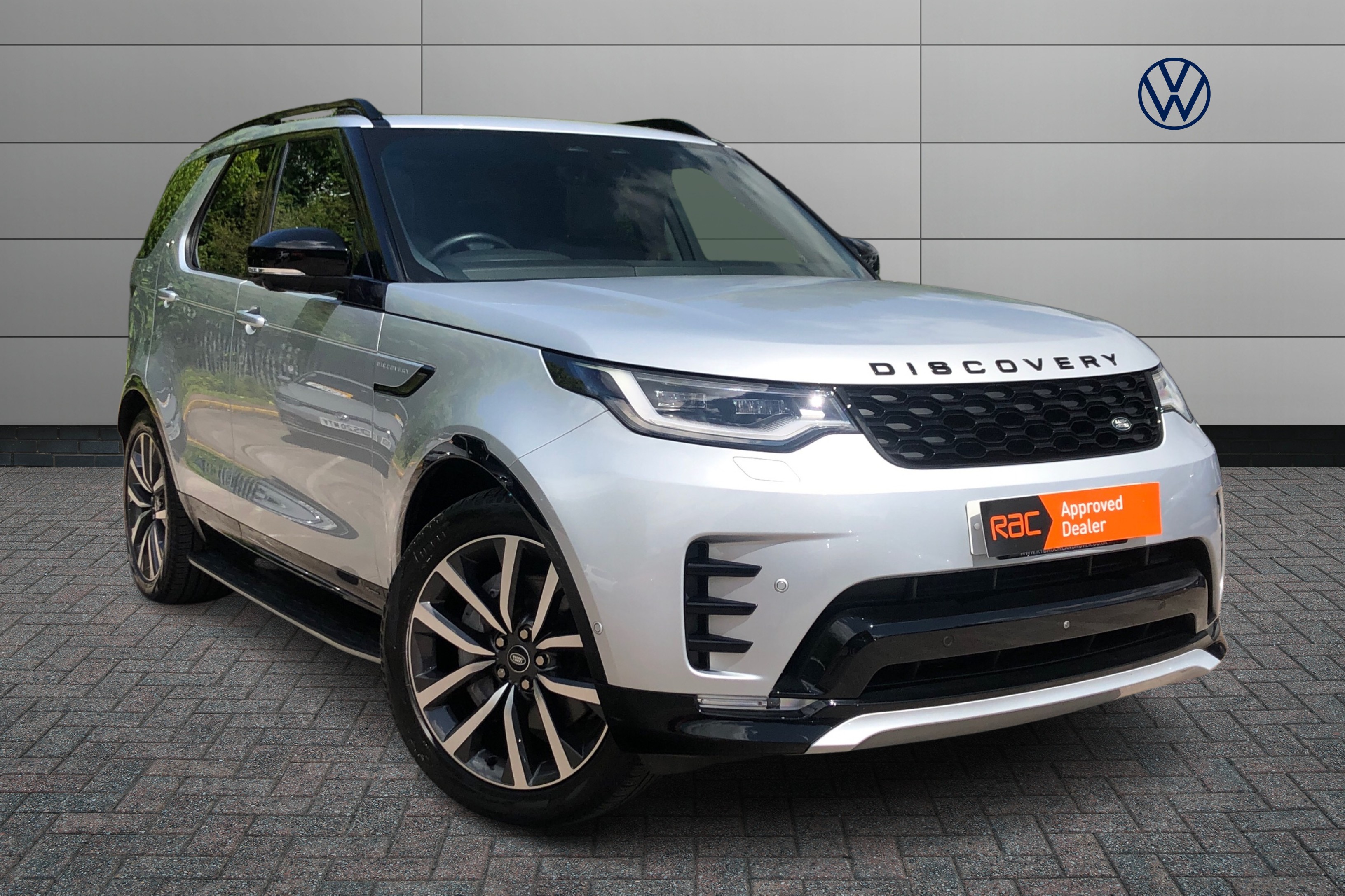 Main listing image - Land Rover Discovery