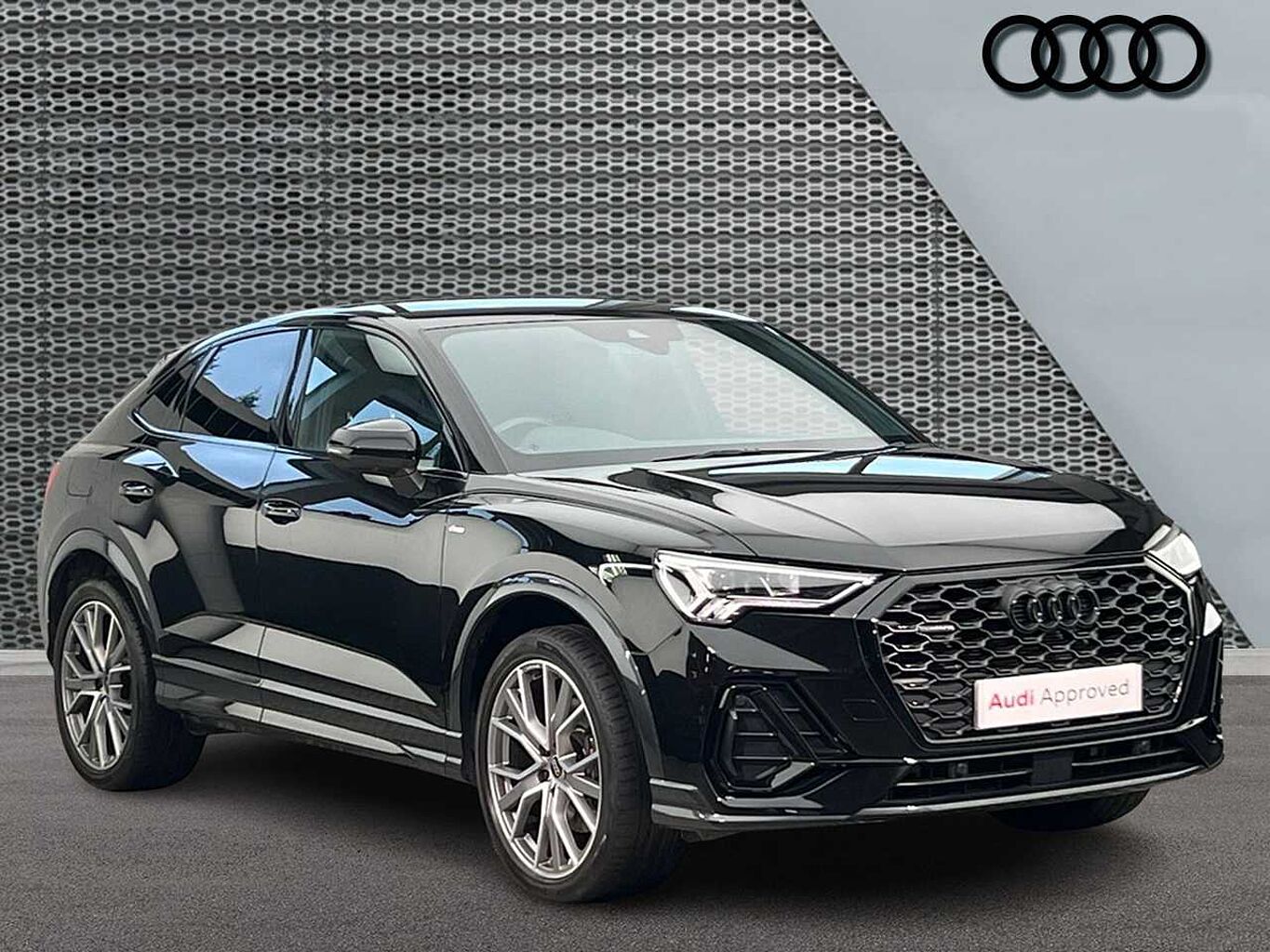 Main listing image - Audi Q3