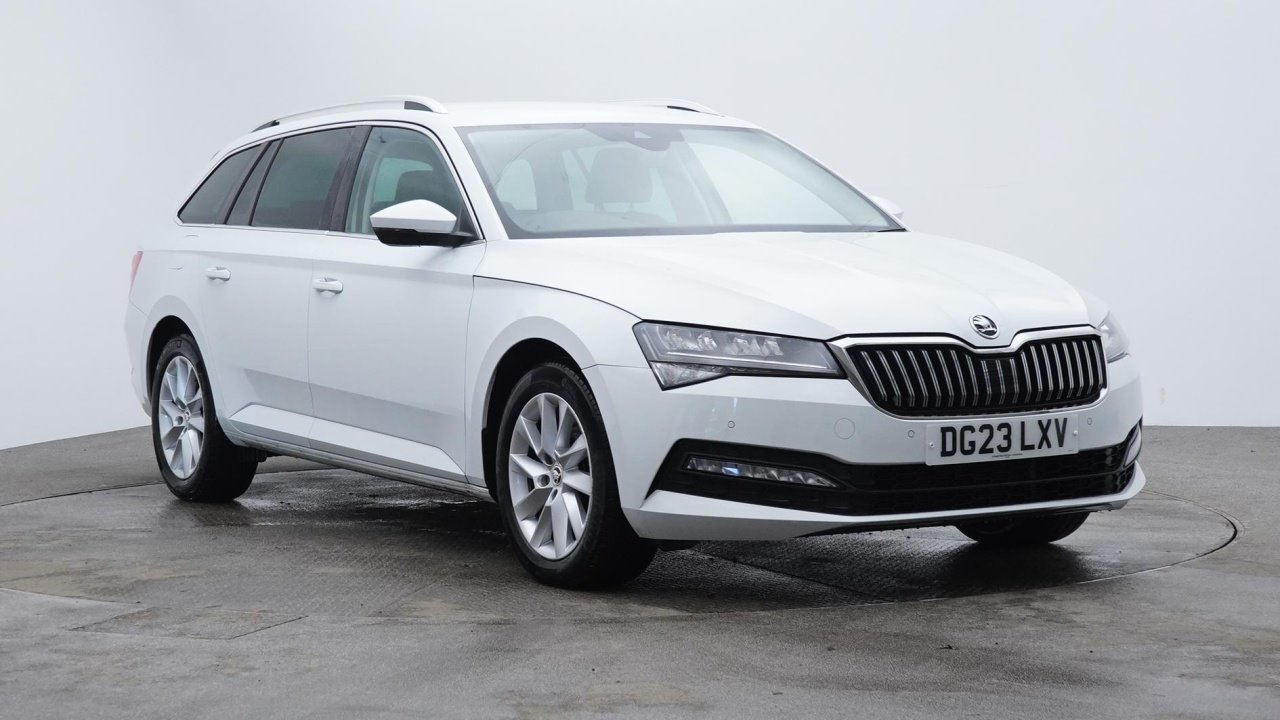 Main listing image - Skoda Superb Estate